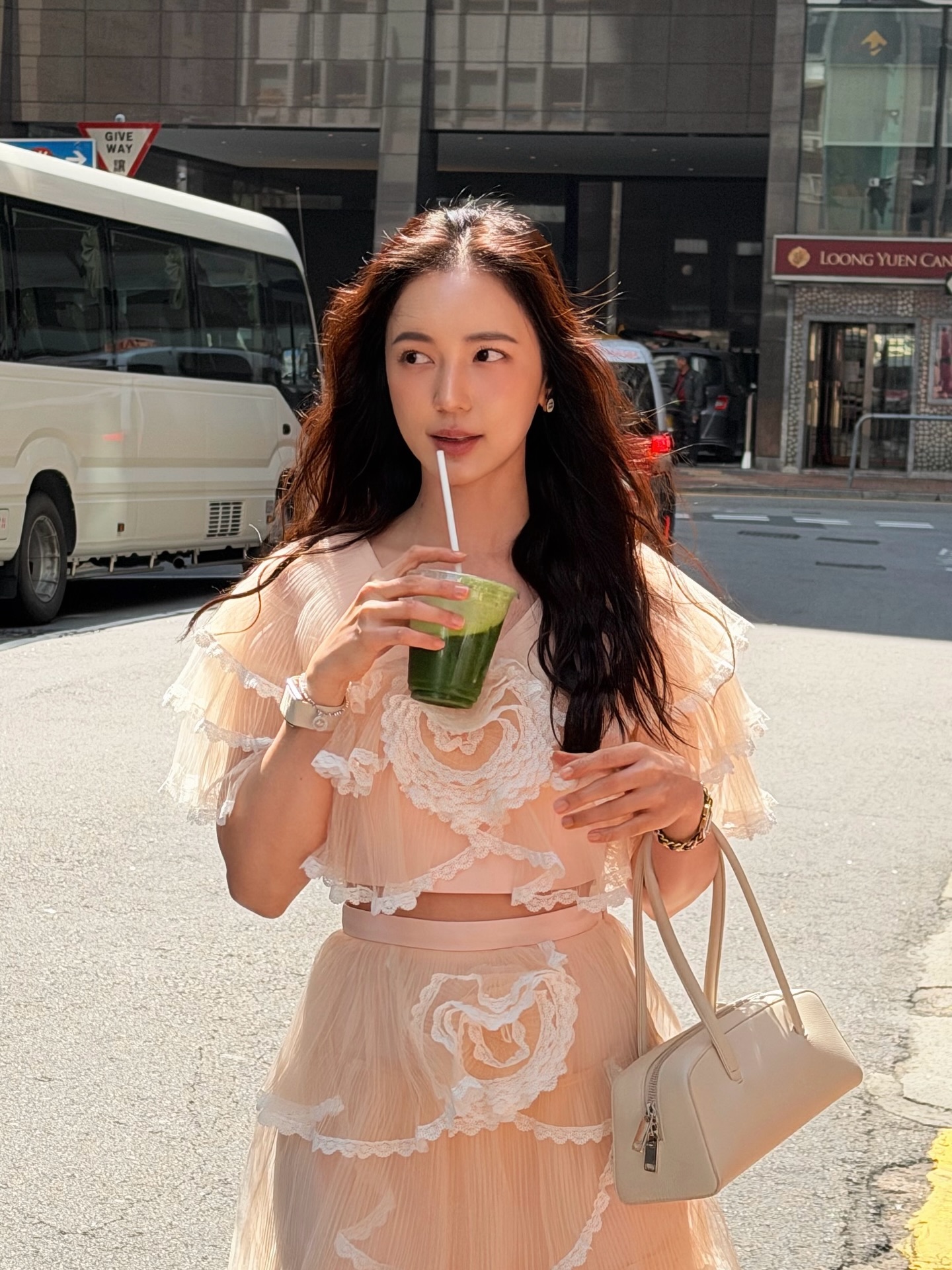 บัว - นลินทิพย์ สกุลอ่องอำไพ