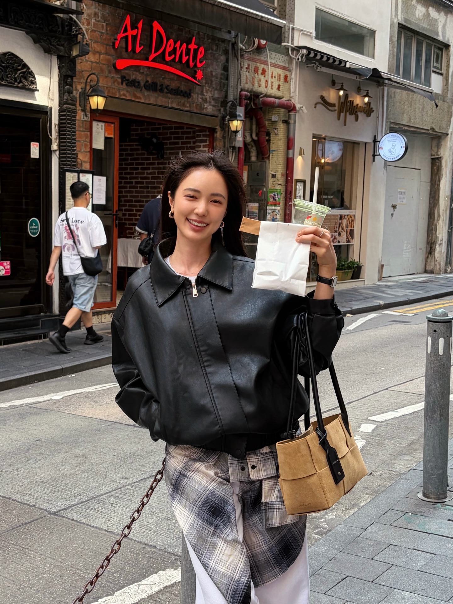 บัว - นลินทิพย์ สกุลอ่องอำไพ