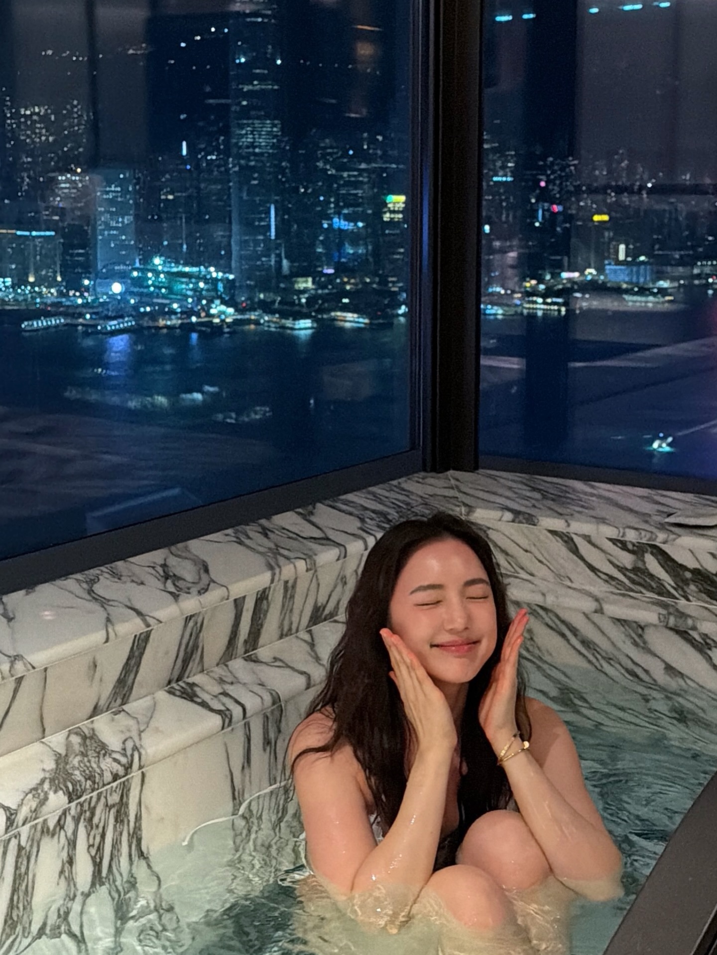 บัว - นลินทิพย์ สกุลอ่องอำไพ