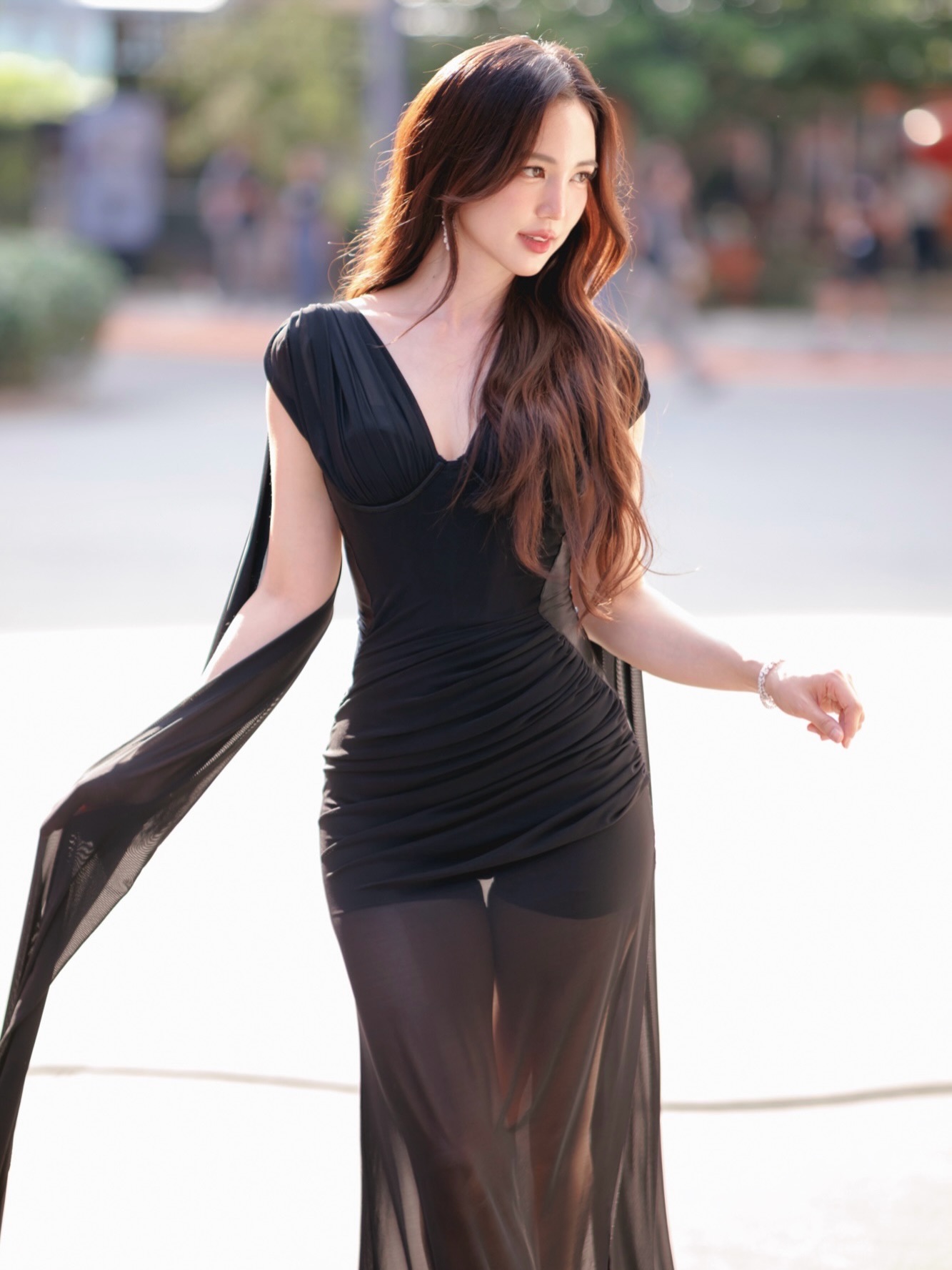 บัว - นลินทิพย์ สกุลอ่องอำไพ