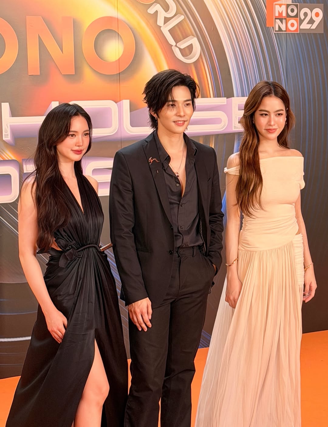 บัว - นลินทิพย์ สกุลอ่องอำไพ