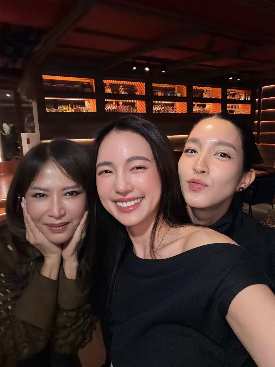 บัว - นลินทิพย์ สกุลอ่องอำไพ