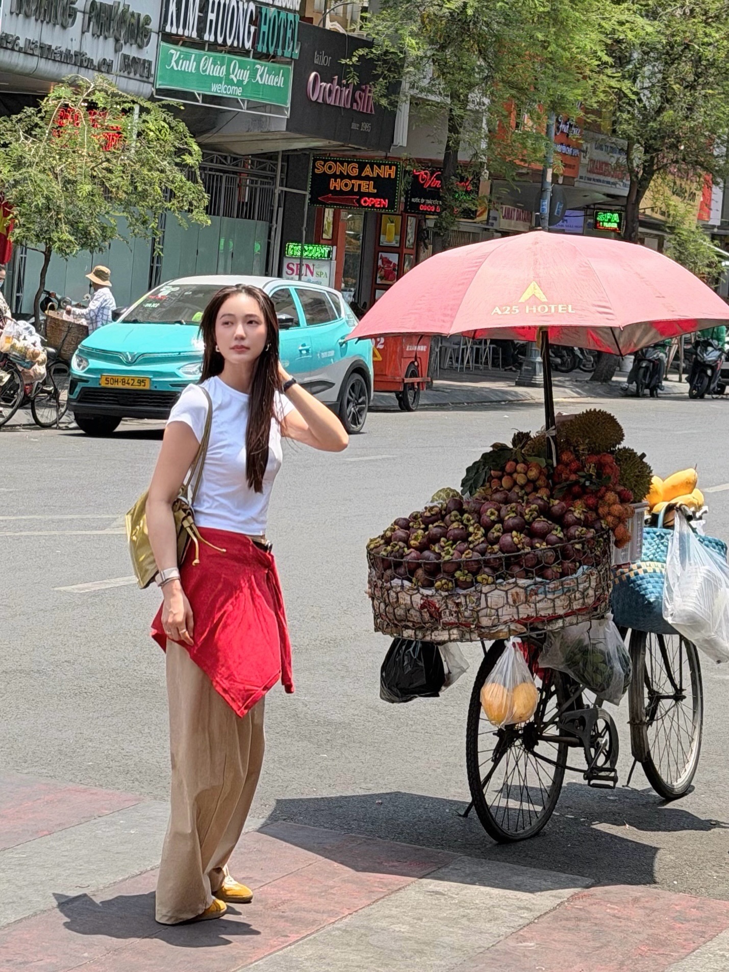 บัว - นลินทิพย์ สกุลอ่องอำไพ