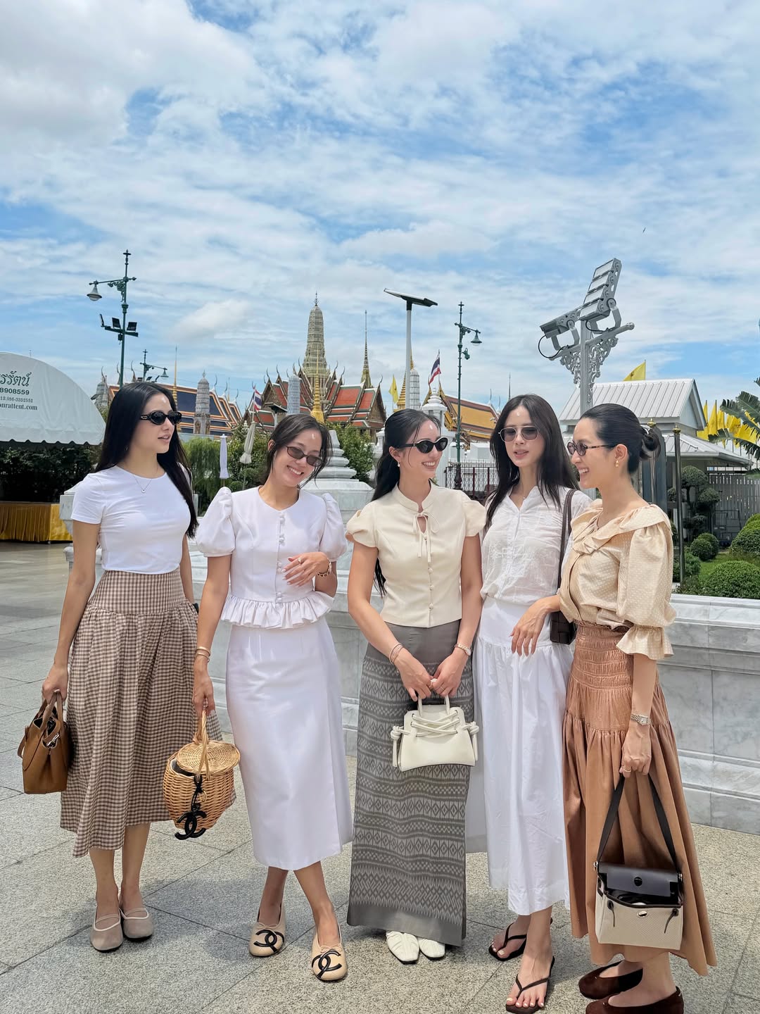 บัว - นลินทิพย์ สกุลอ่องอำไพ