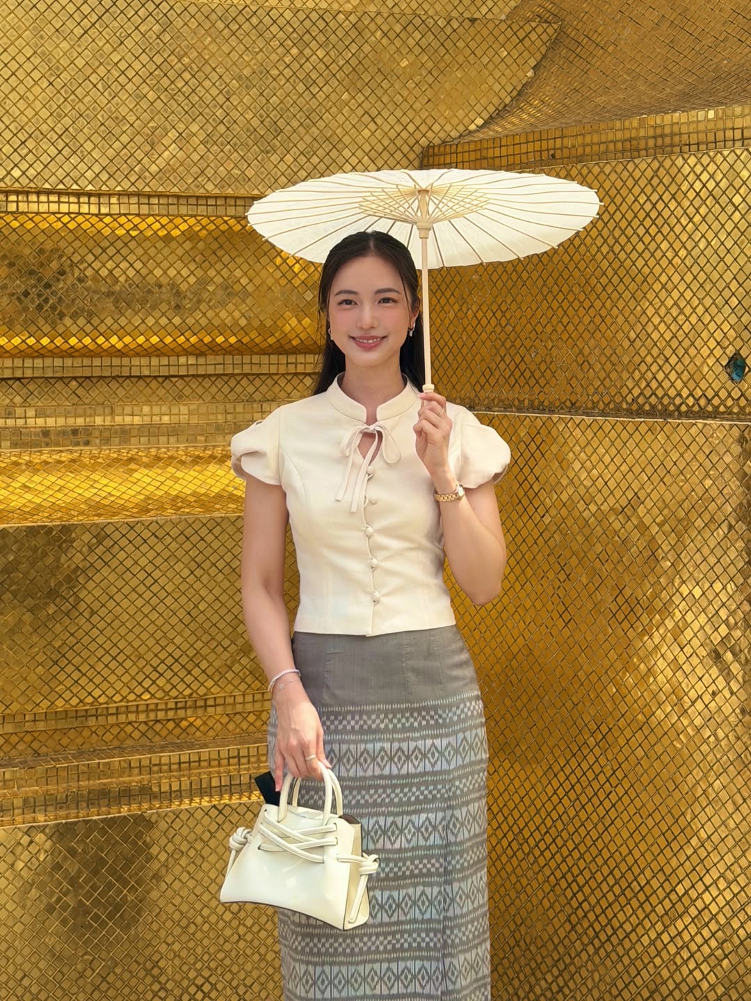 บัว - นลินทิพย์ สกุลอ่องอำไพ