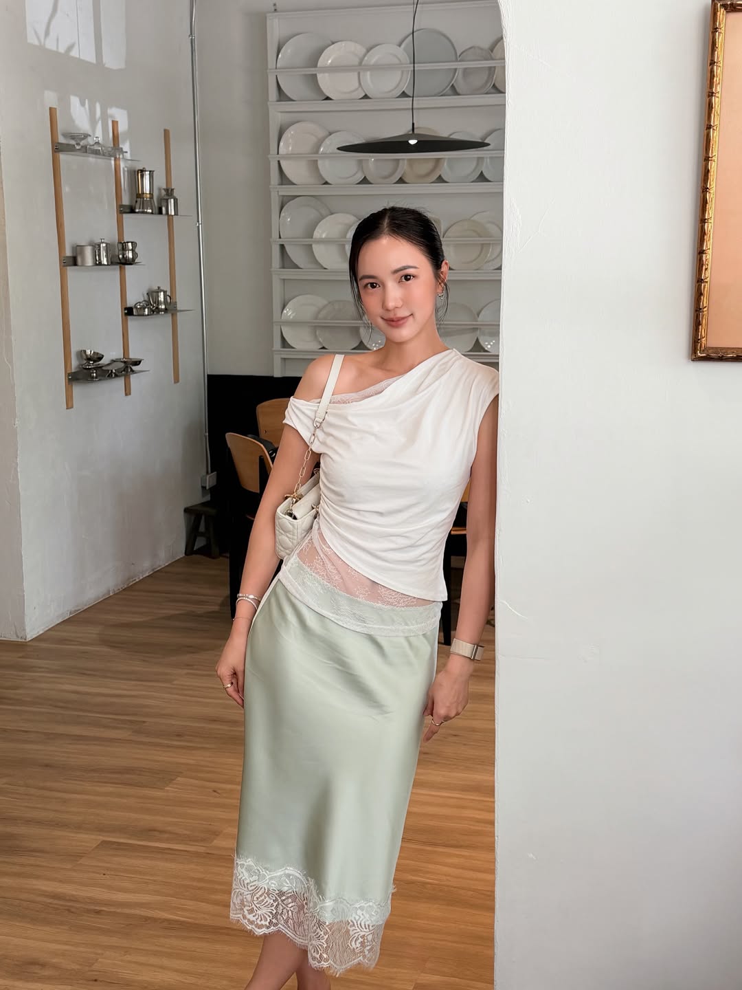บัว - นลินทิพย์ สกุลอ่องอำไพ