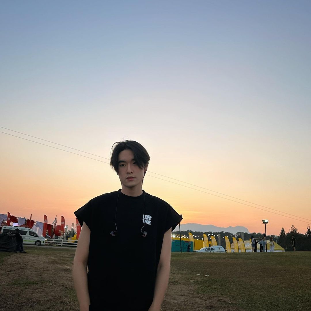 เล - ทะเล สงวนดีกุล