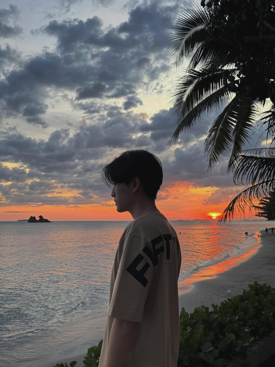 เล - ทะเล สงวนดีกุล