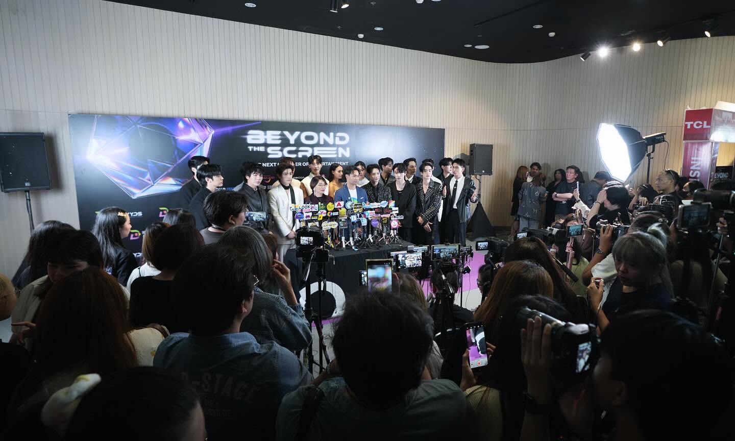 เล - ทะเล สงวนดีกุล