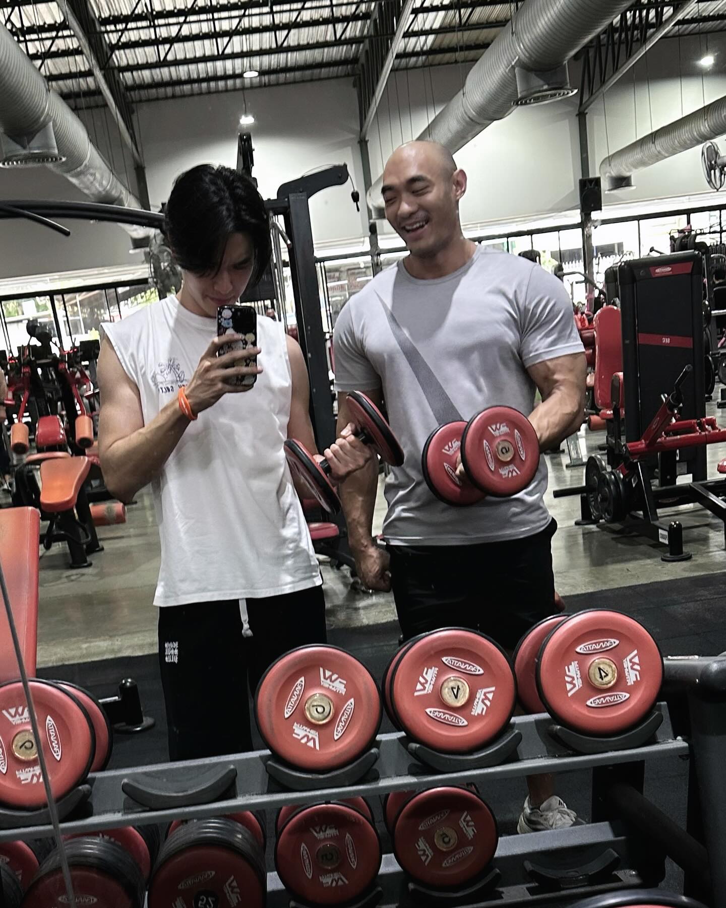 เล - ทะเล สงวนดีกุล