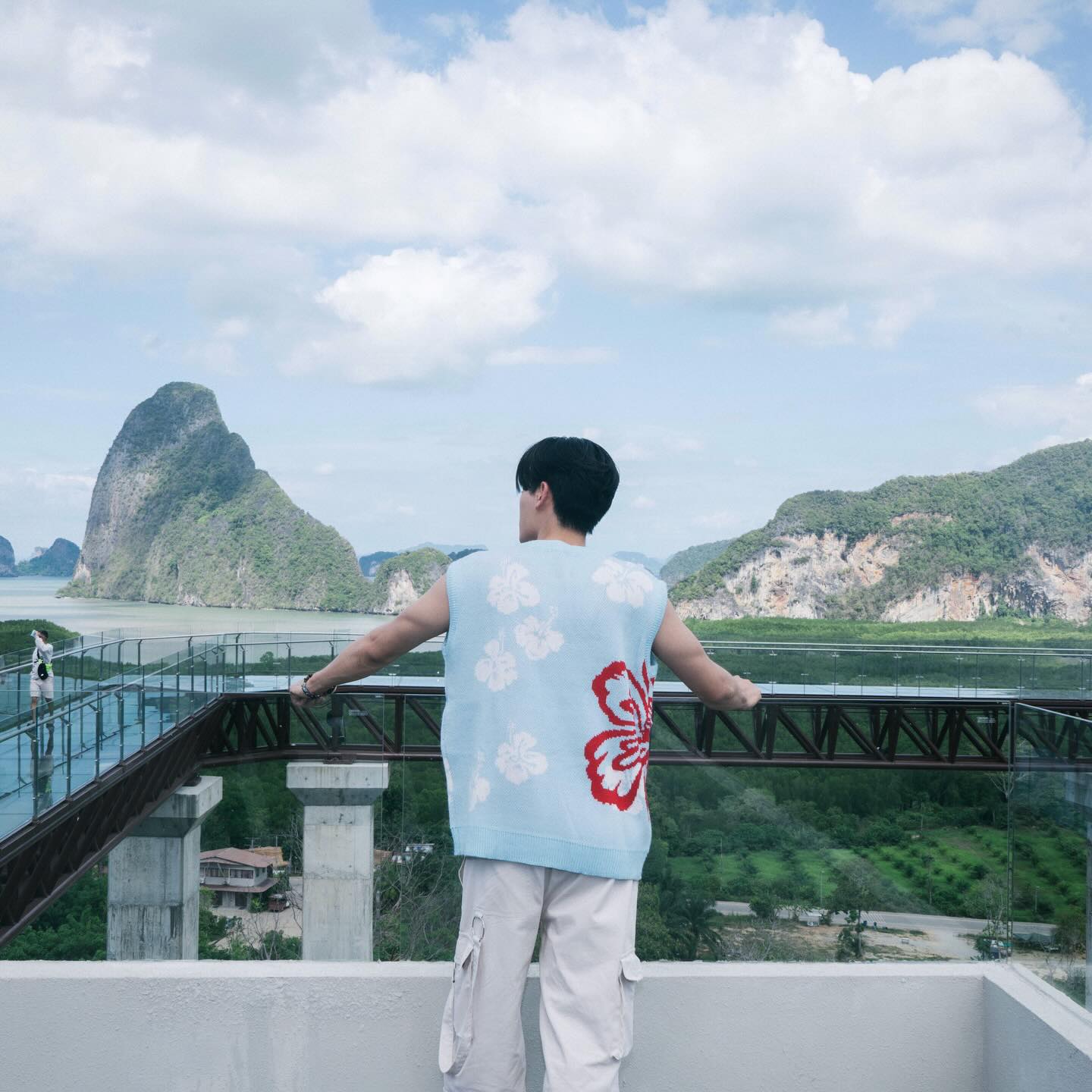 เล - ทะเล สงวนดีกุล
