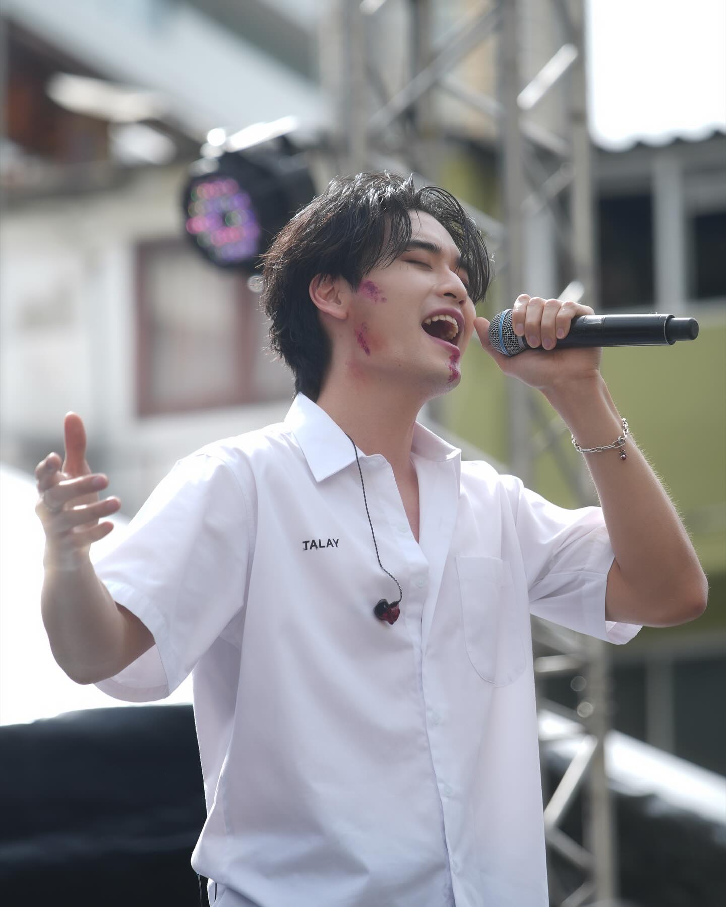 เล - ทะเล สงวนดีกุล