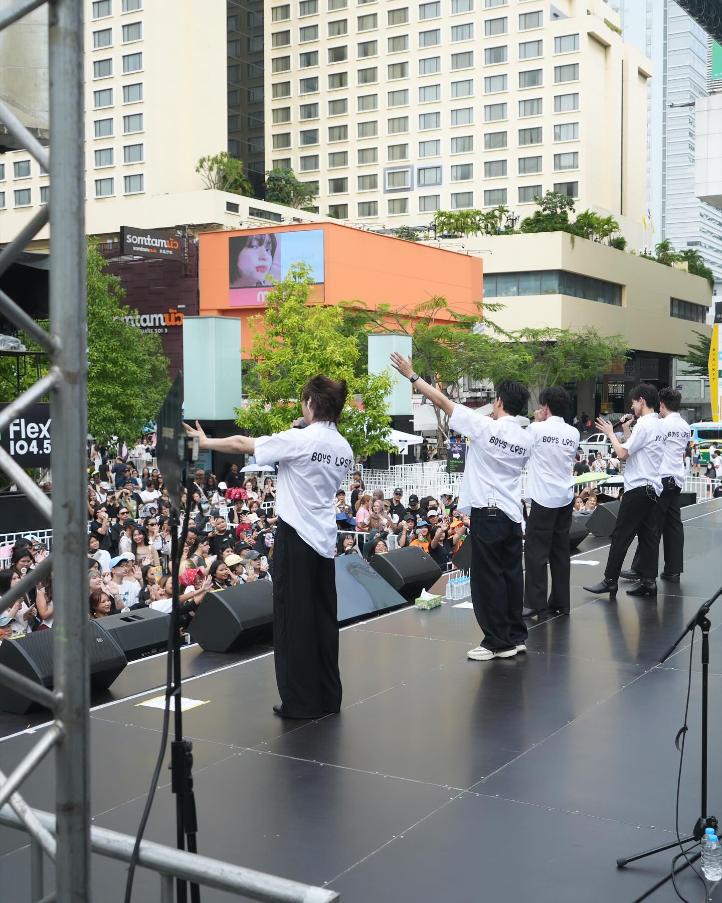 เล - ทะเล สงวนดีกุล