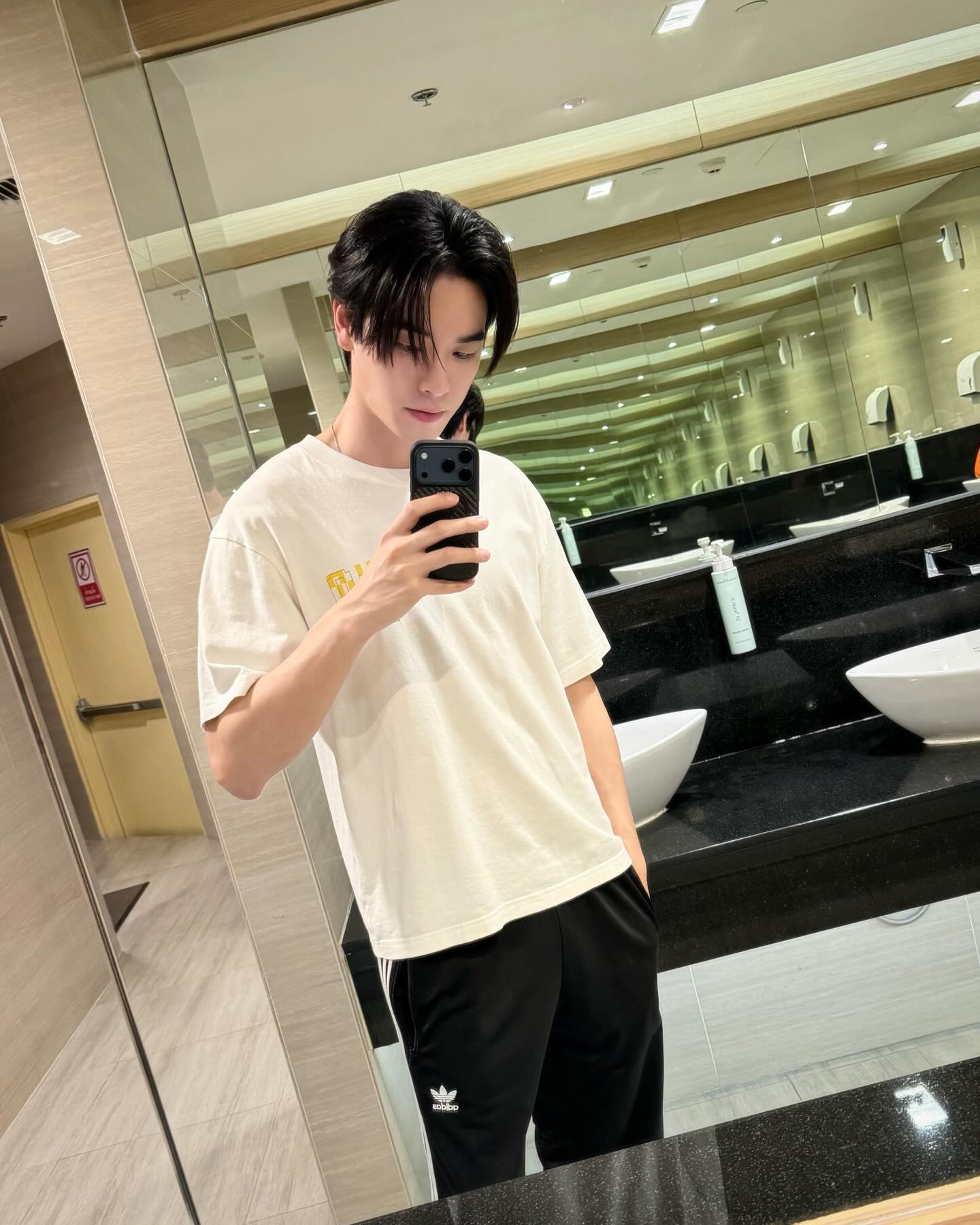 เล - ทะเล สงวนดีกุล