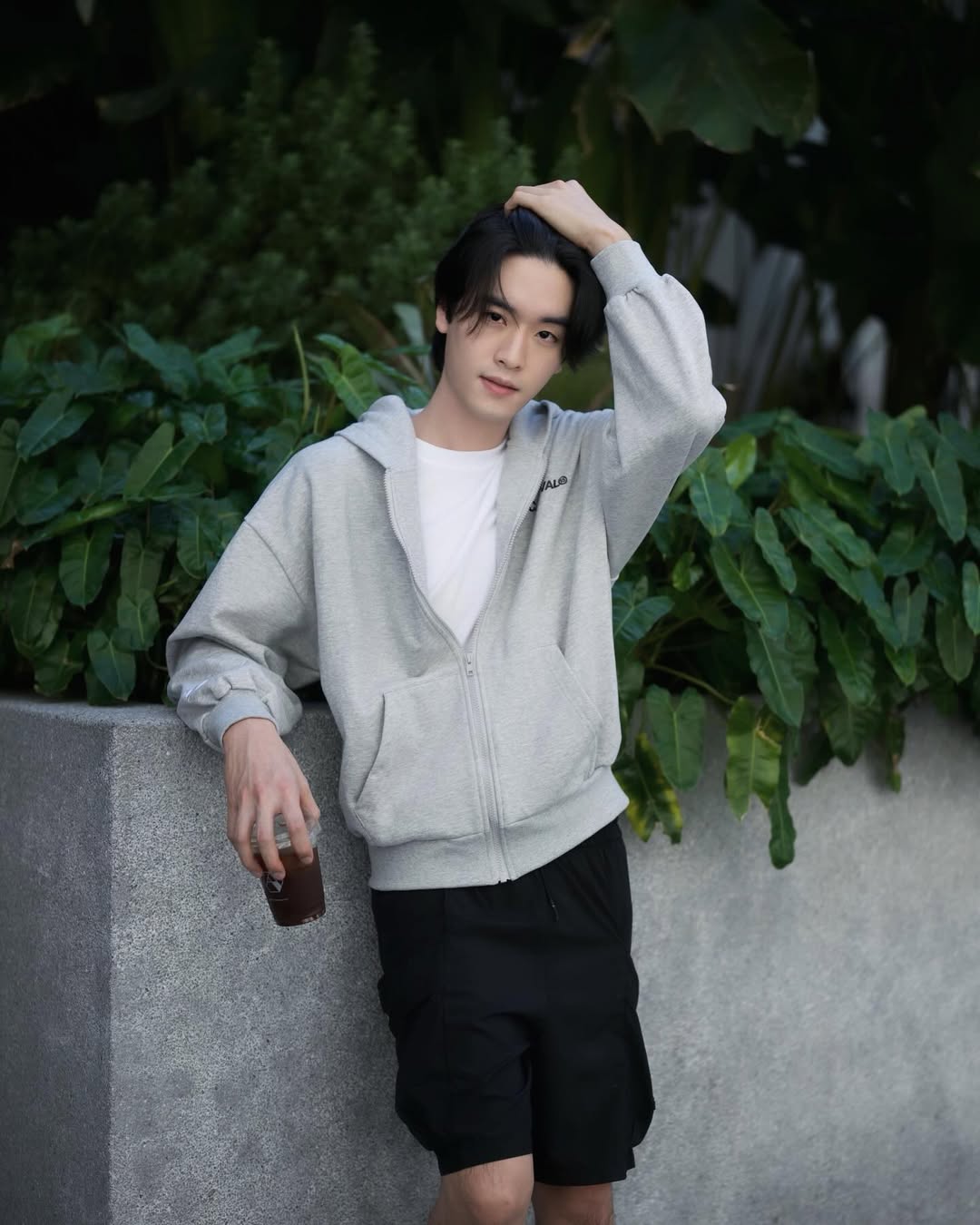 เล - ทะเล สงวนดีกุล