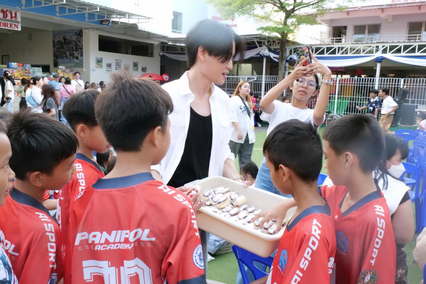 เล - ทะเล สงวนดีกุล