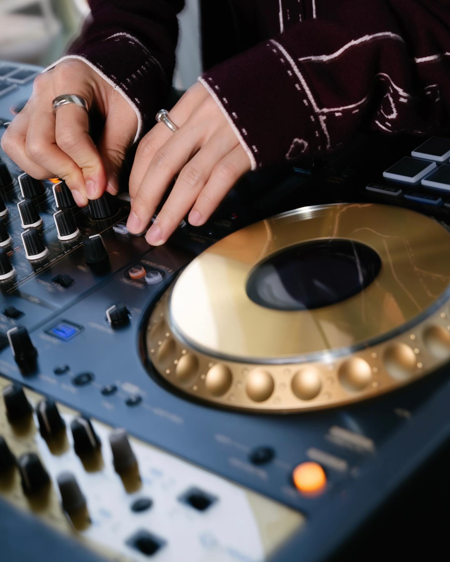 เล - ทะเล สงวนดีกุล