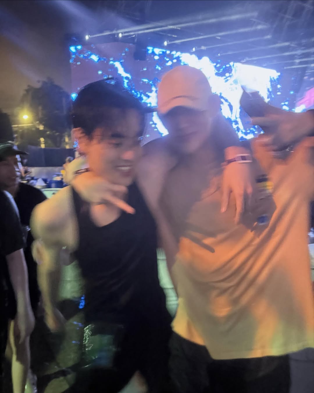 เล - ทะเล สงวนดีกุล