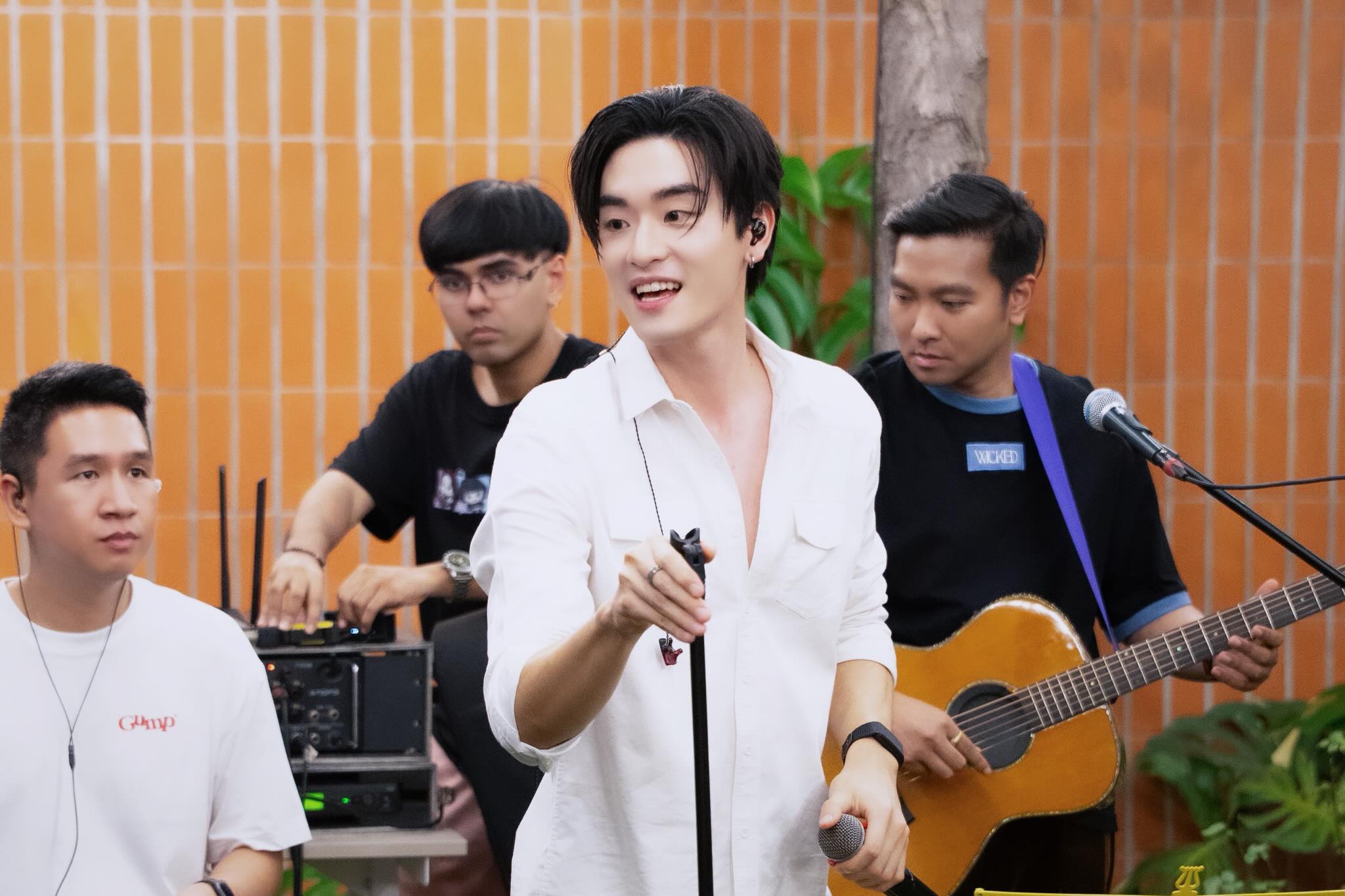 เล - ทะเล สงวนดีกุล
