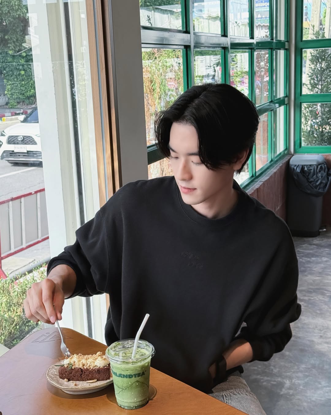 เล - ทะเล สงวนดีกุล