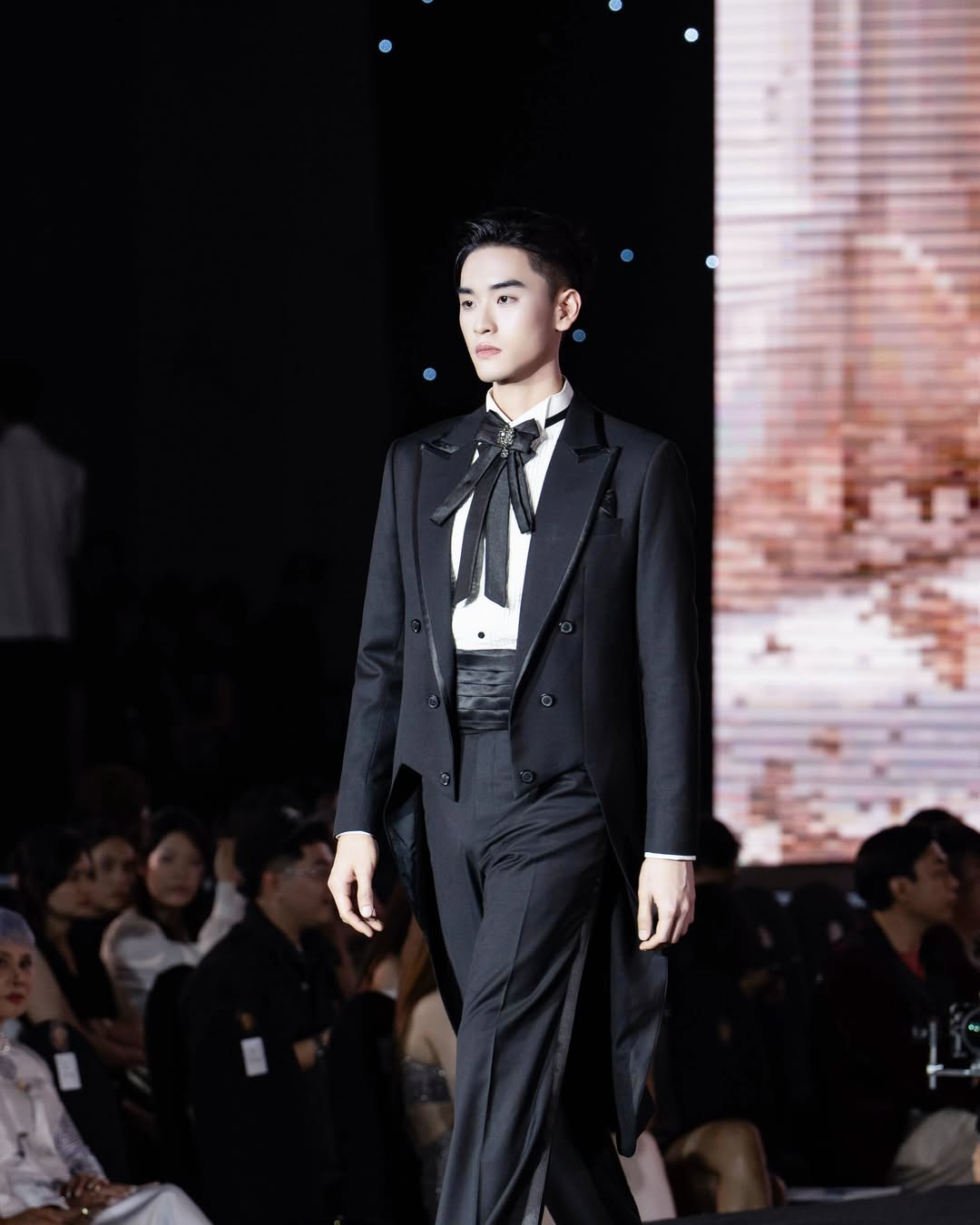 เล - ทะเล สงวนดีกุล