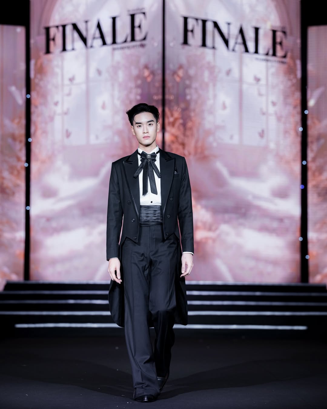 เล - ทะเล สงวนดีกุล