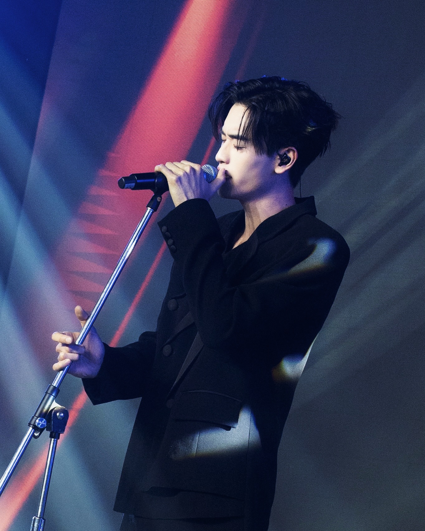 เล - ทะเล สงวนดีกุล