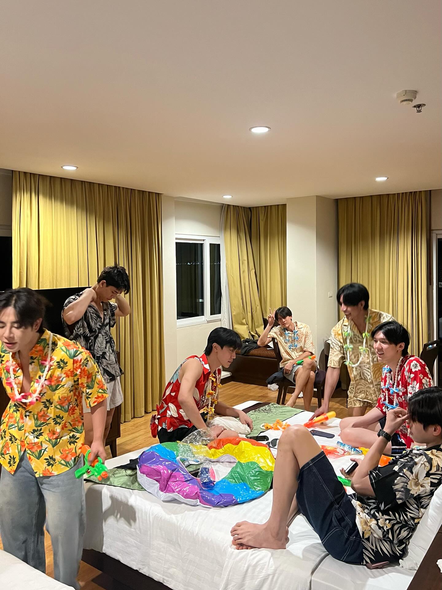 บูม - ธราธร จันทรวรกาญจน์