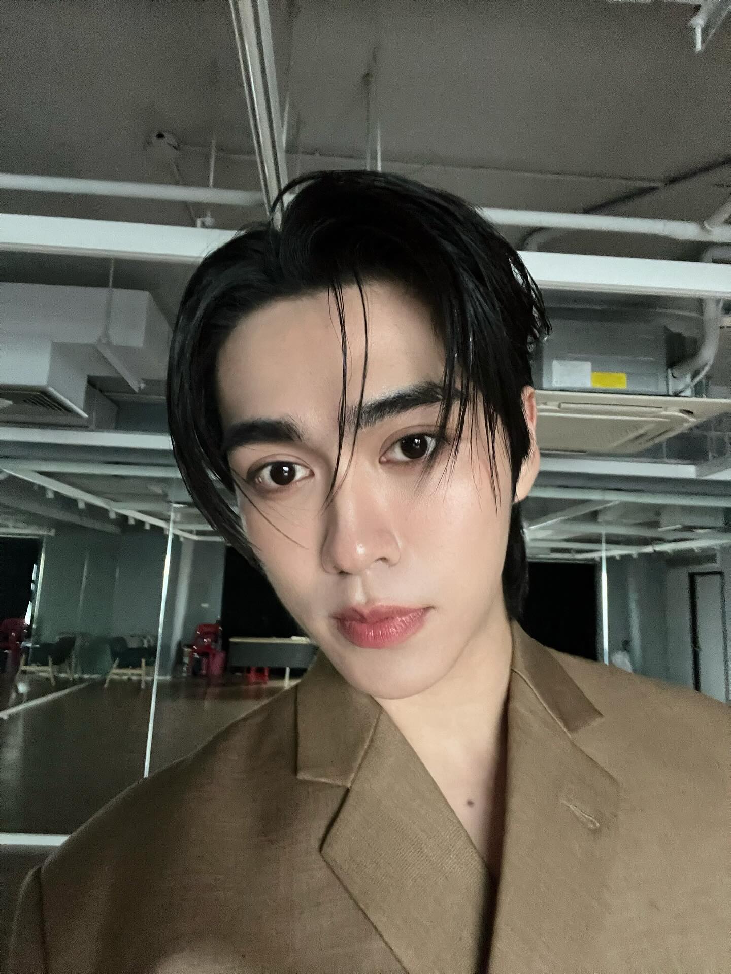 บูม - ธราธร จันทรวรกาญจน์