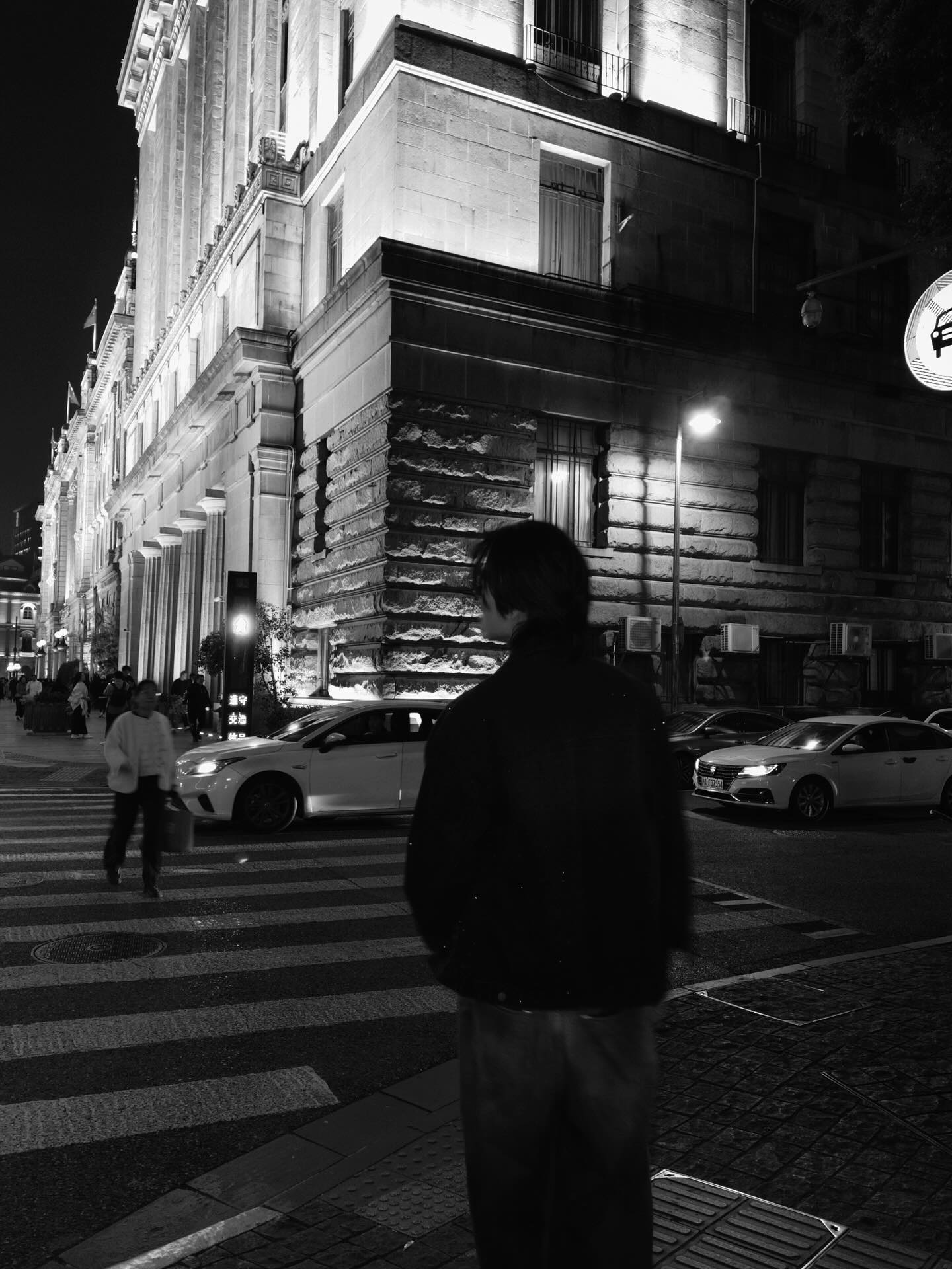 บูม - ธราธร จันทรวรกาญจน์