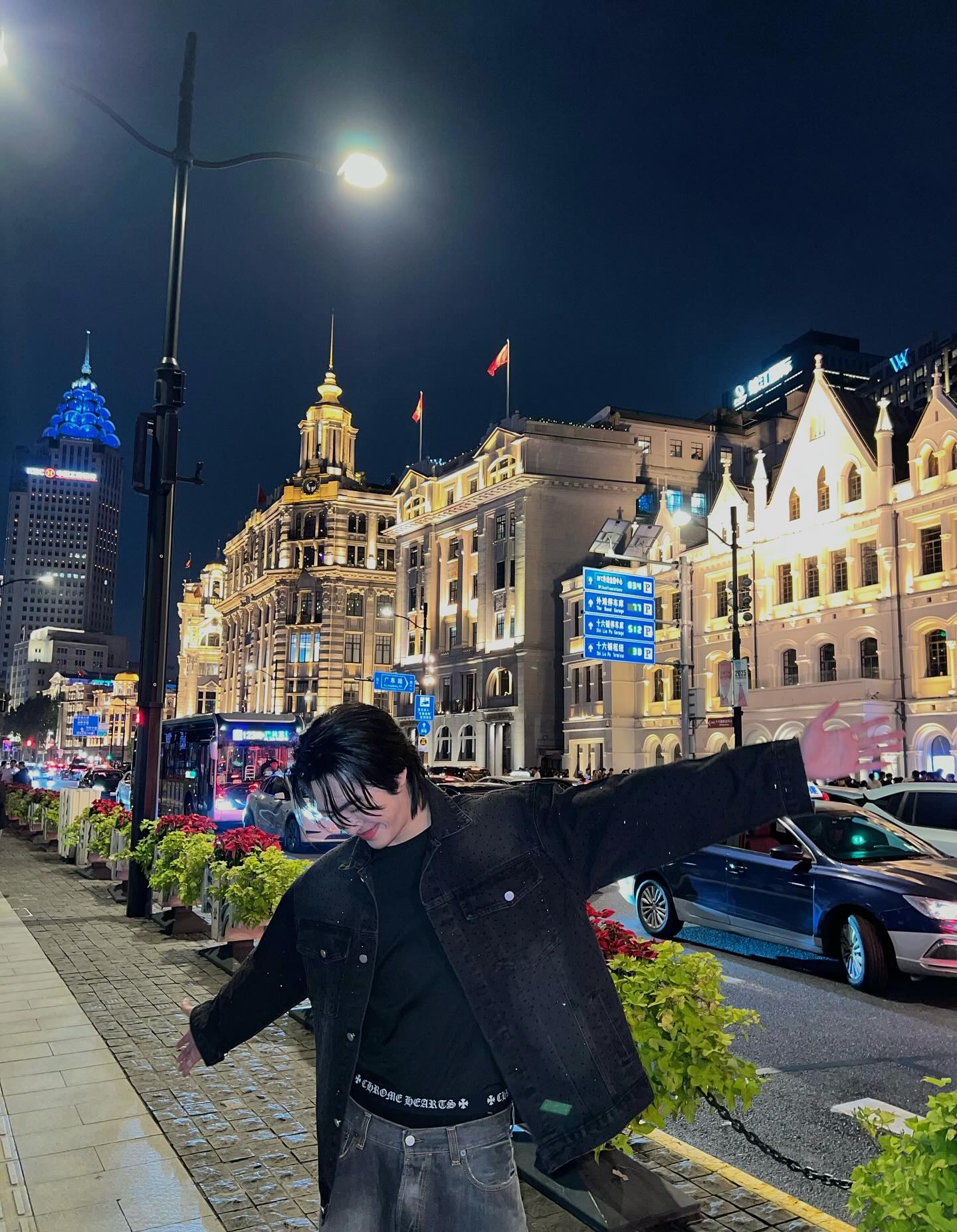 บูม - ธราธร จันทรวรกาญจน์