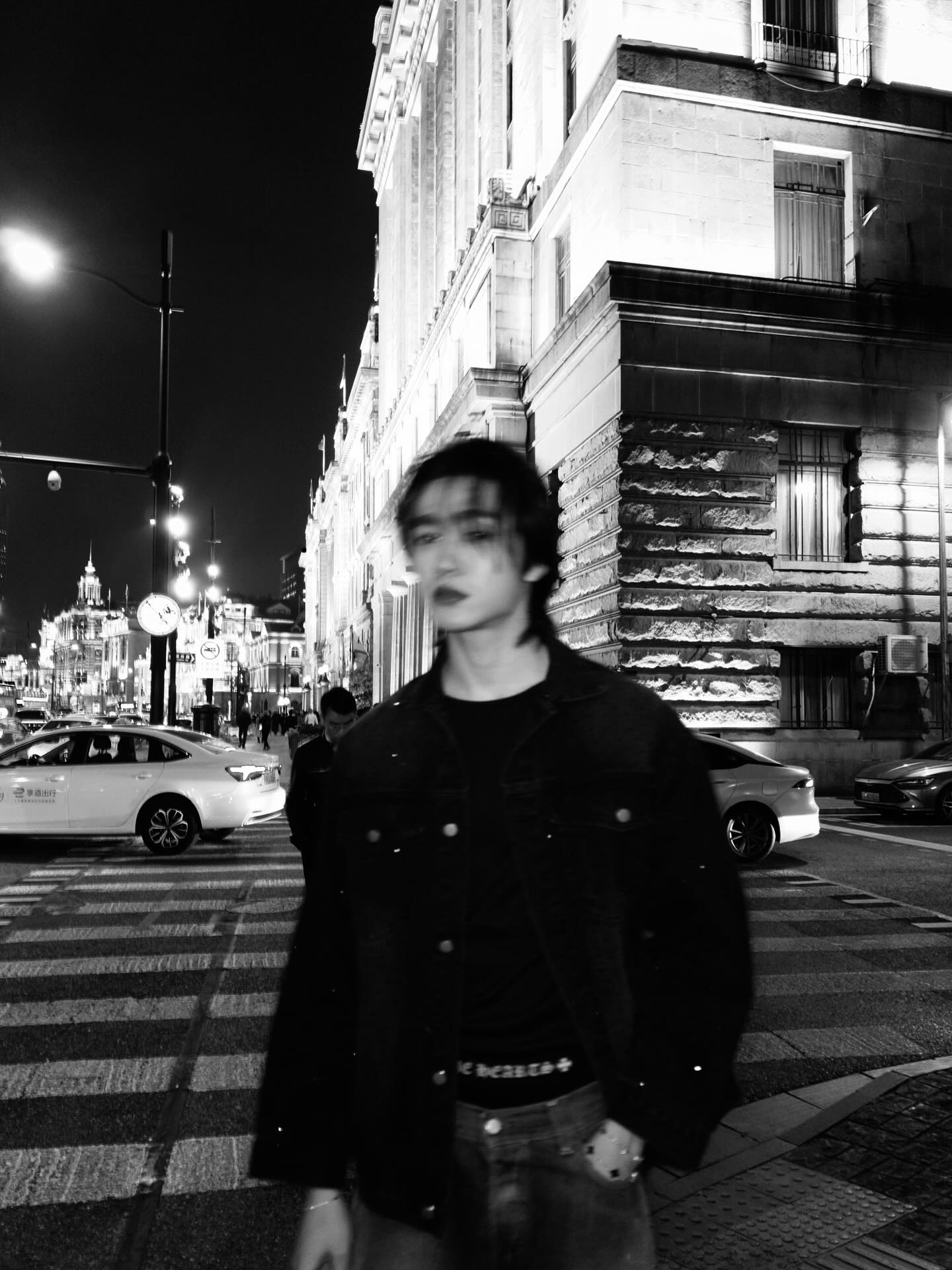 บูม - ธราธร จันทรวรกาญจน์