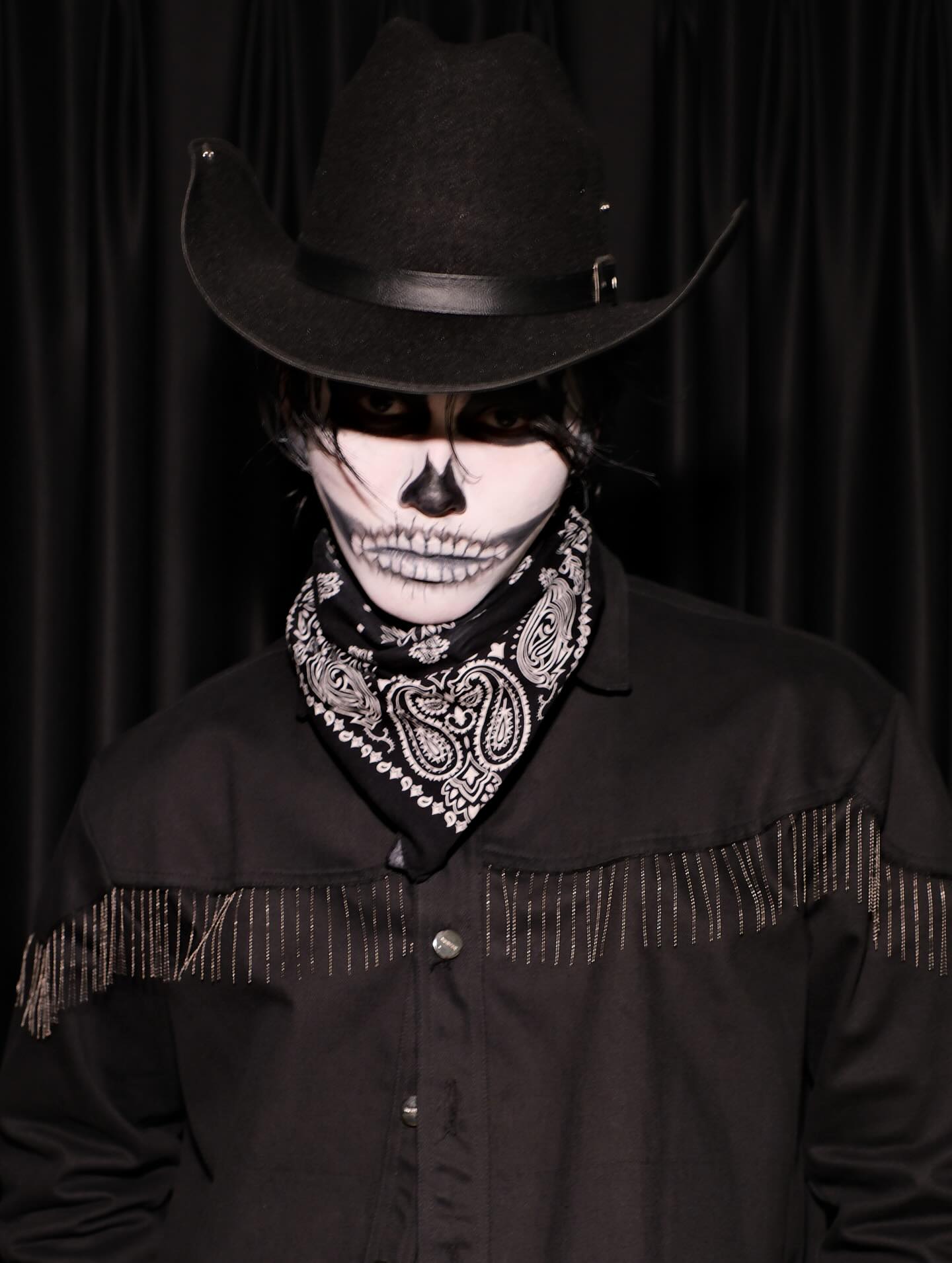 บูม - ธราธร จันทรวรกาญจน์