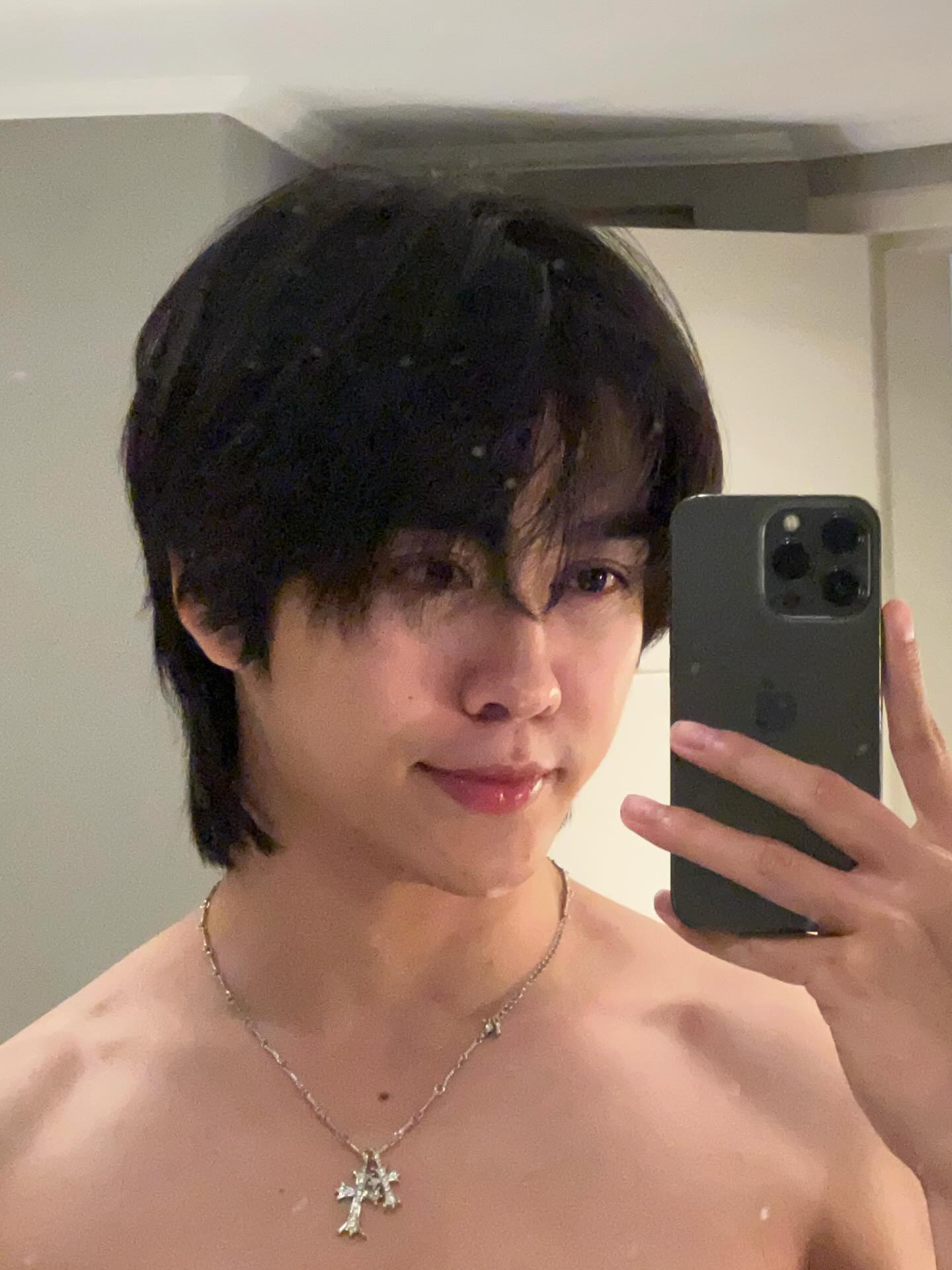 บูม - ธราธร จันทรวรกาญจน์