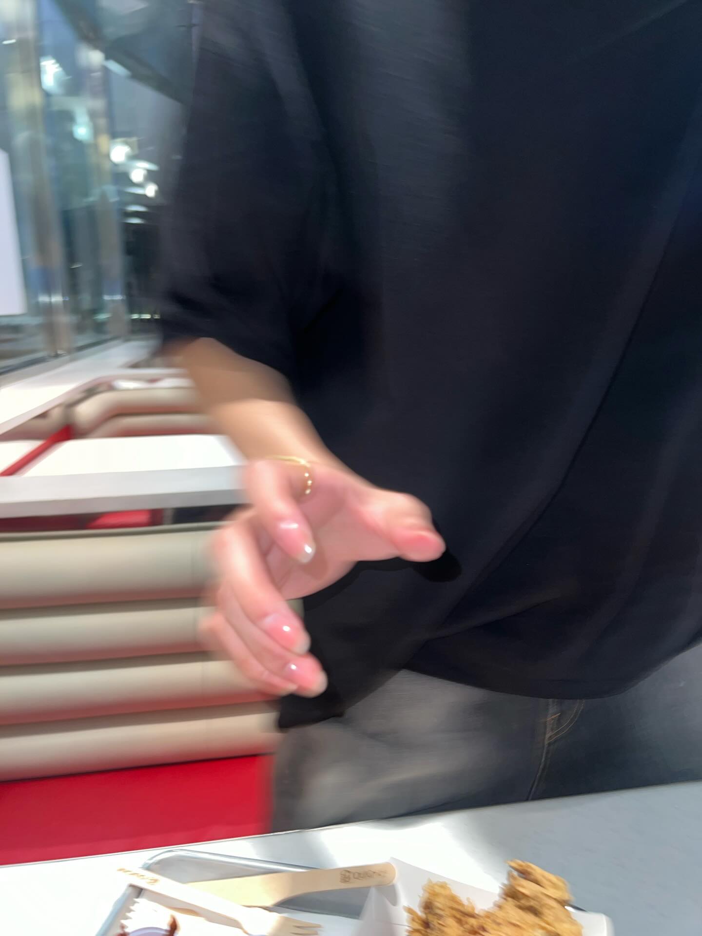 บูม - ธราธร จันทรวรกาญจน์