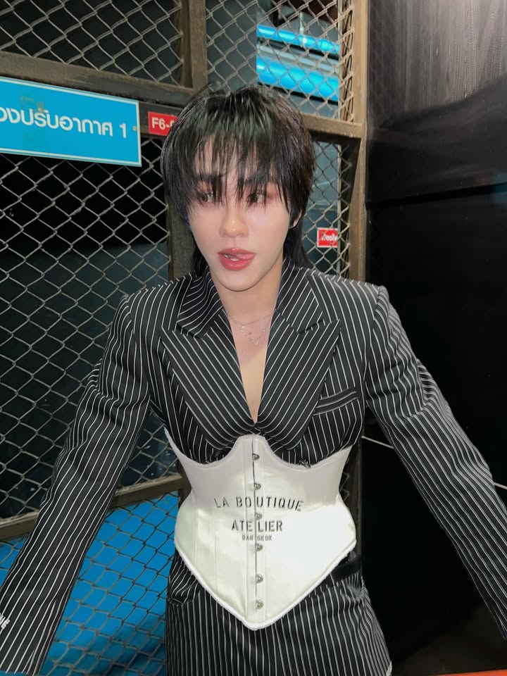 บูม - ธราธร จันทรวรกาญจน์