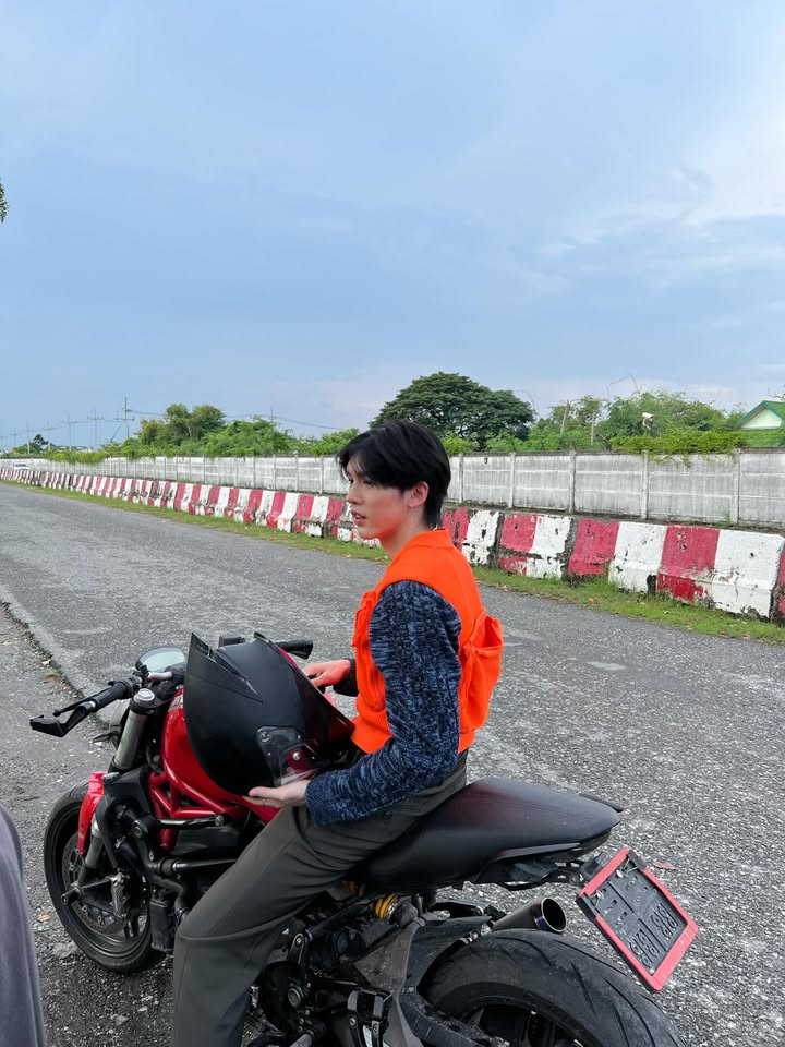 บูม - ธราธร จันทรวรกาญจน์