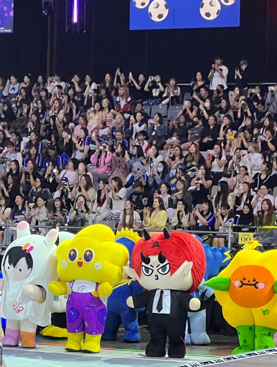 บูม - ธราธร จันทรวรกาญจน์