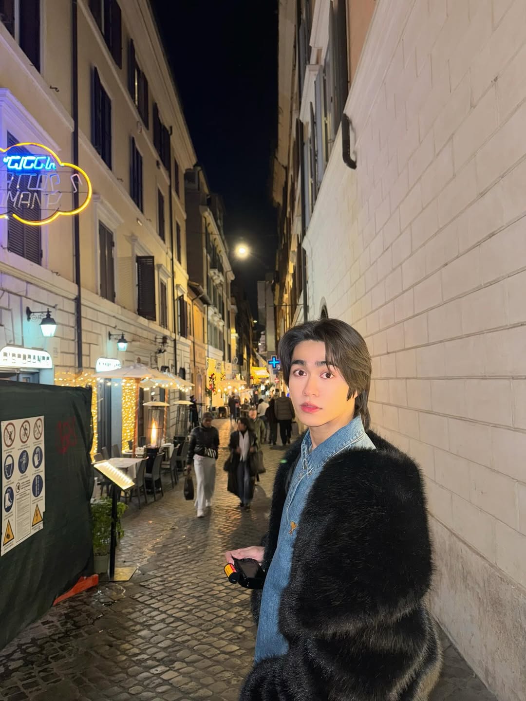 บูม - ธราธร จันทรวรกาญจน์