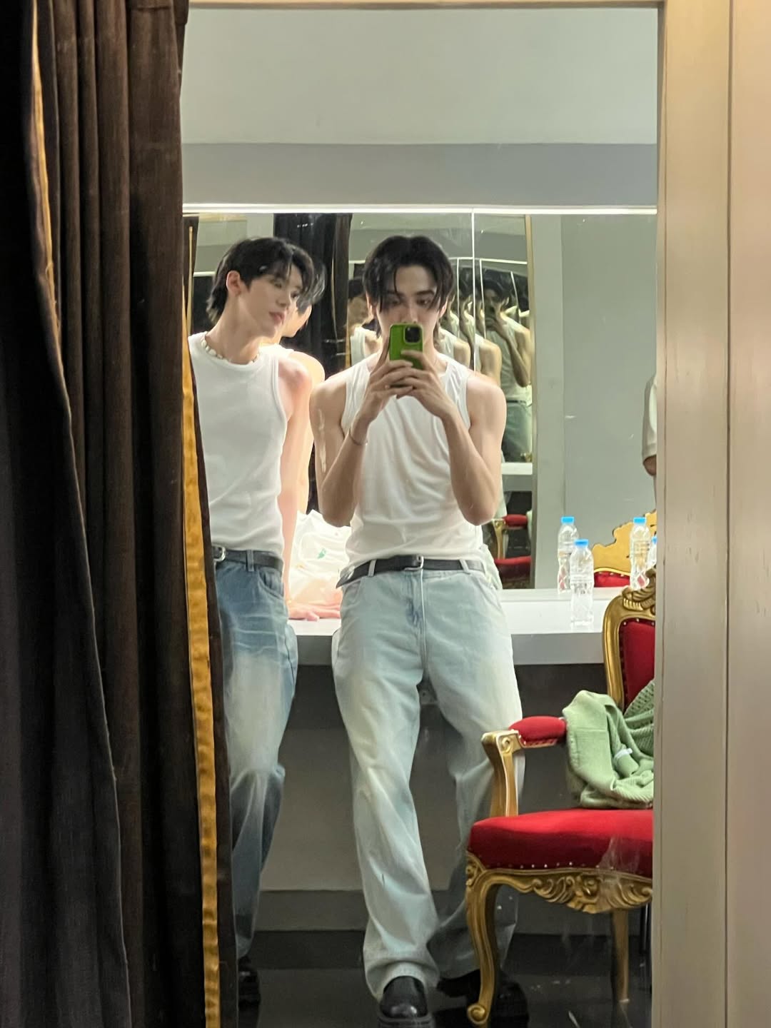 บูม - ธราธร จันทรวรกาญจน์