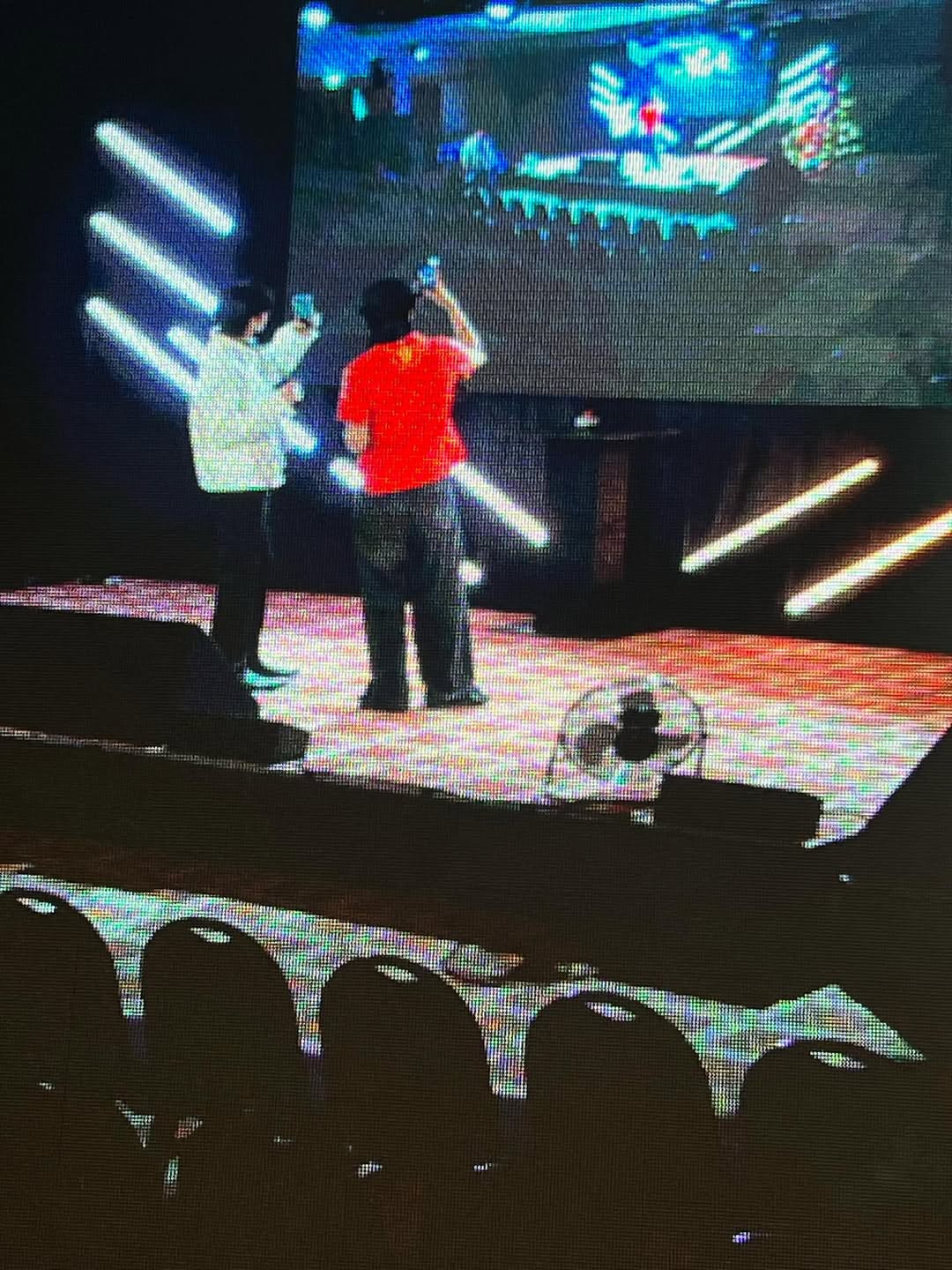 บูม - ธราธร จันทรวรกาญจน์