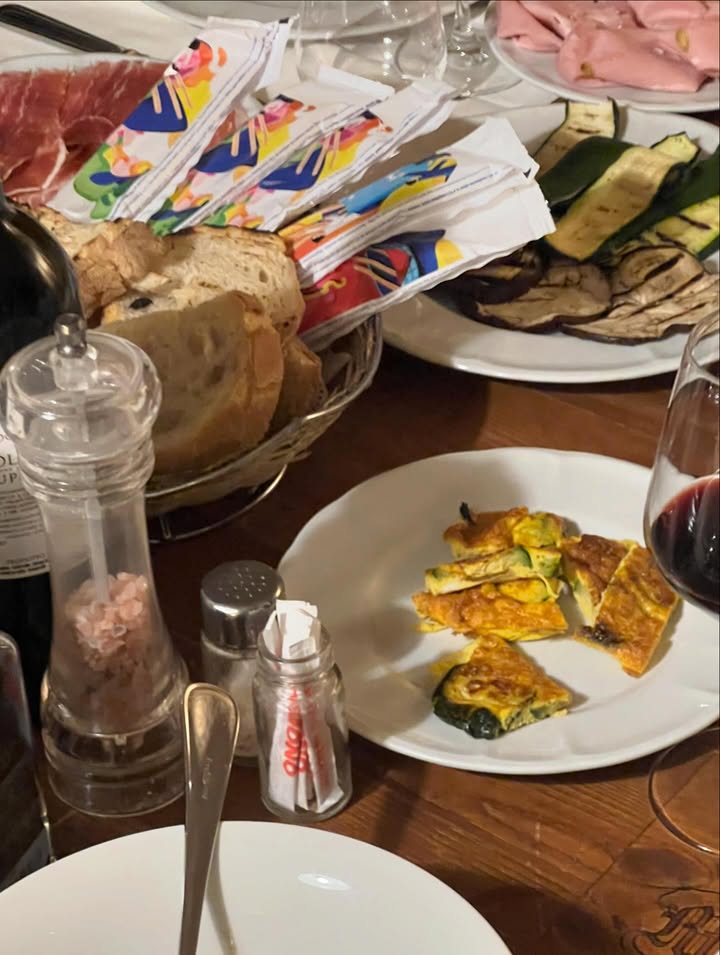 บูม - ธราธร จันทรวรกาญจน์