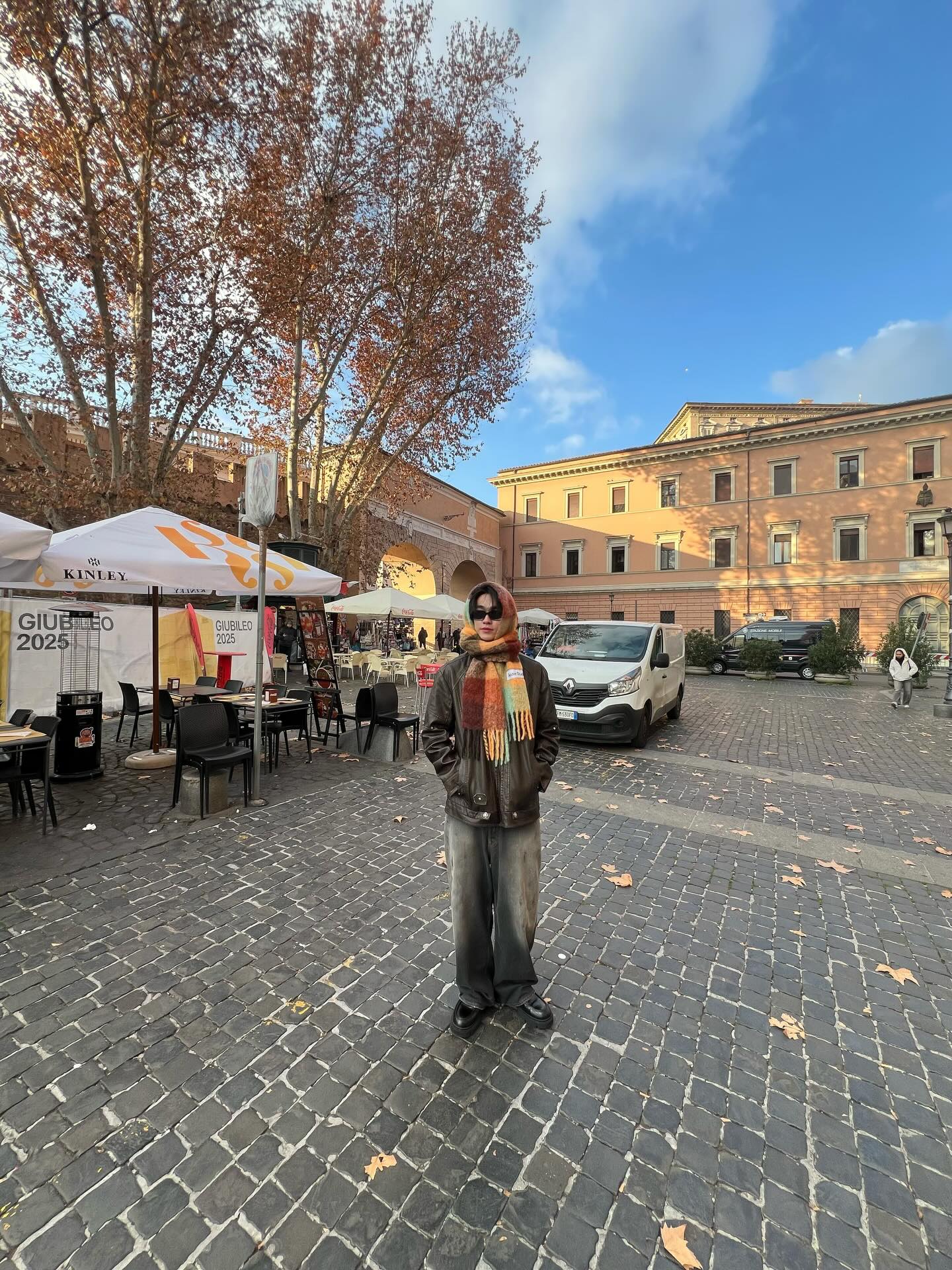 บูม - ธราธร จันทรวรกาญจน์