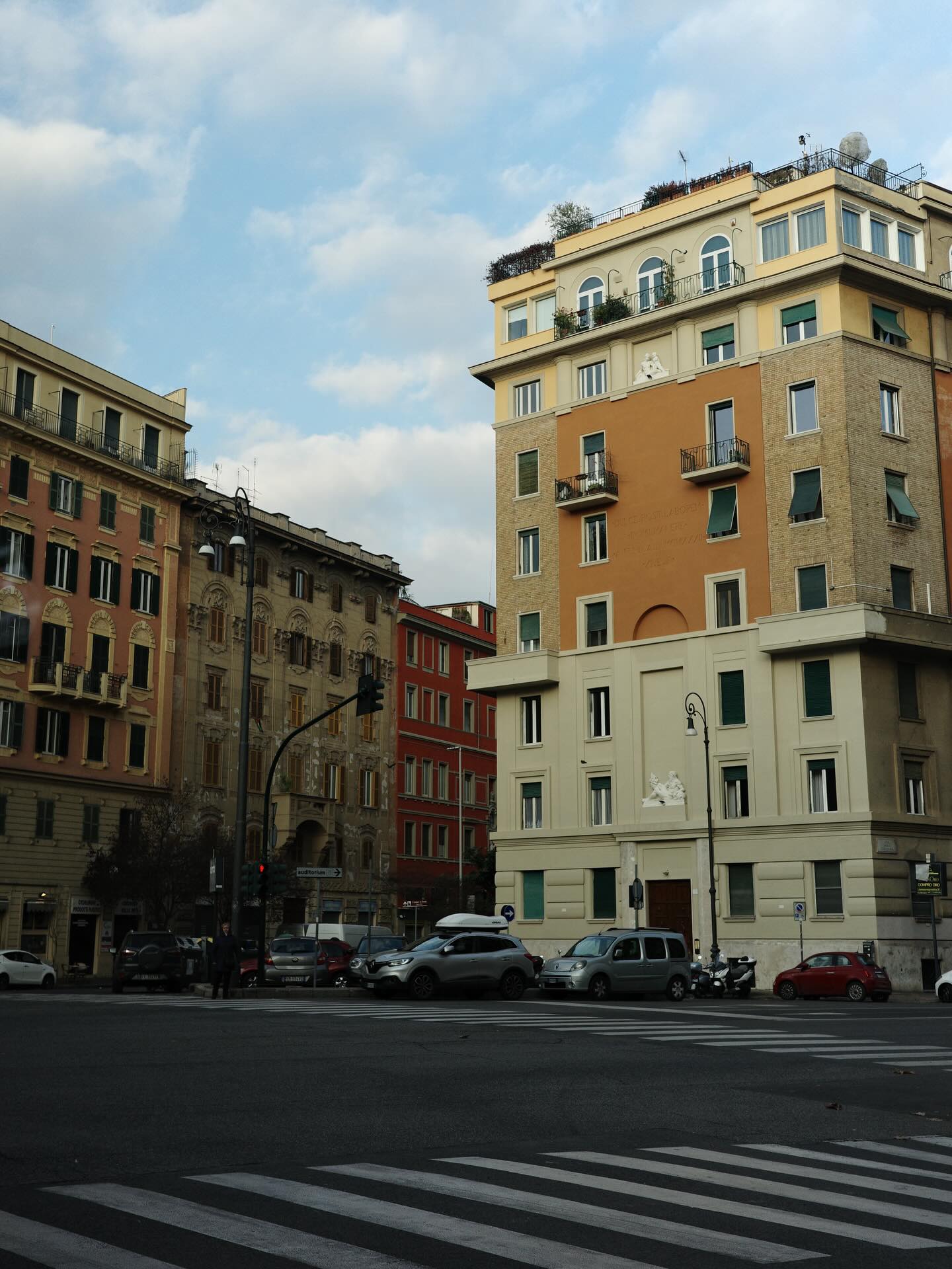 บูม - ธราธร จันทรวรกาญจน์