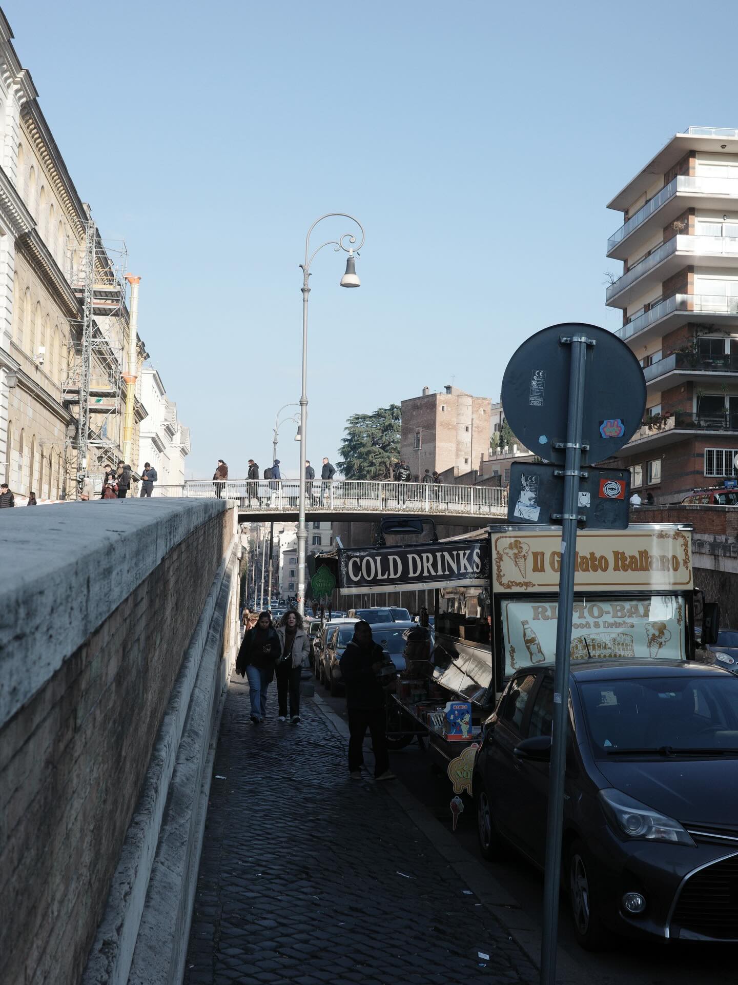 บูม - ธราธร จันทรวรกาญจน์