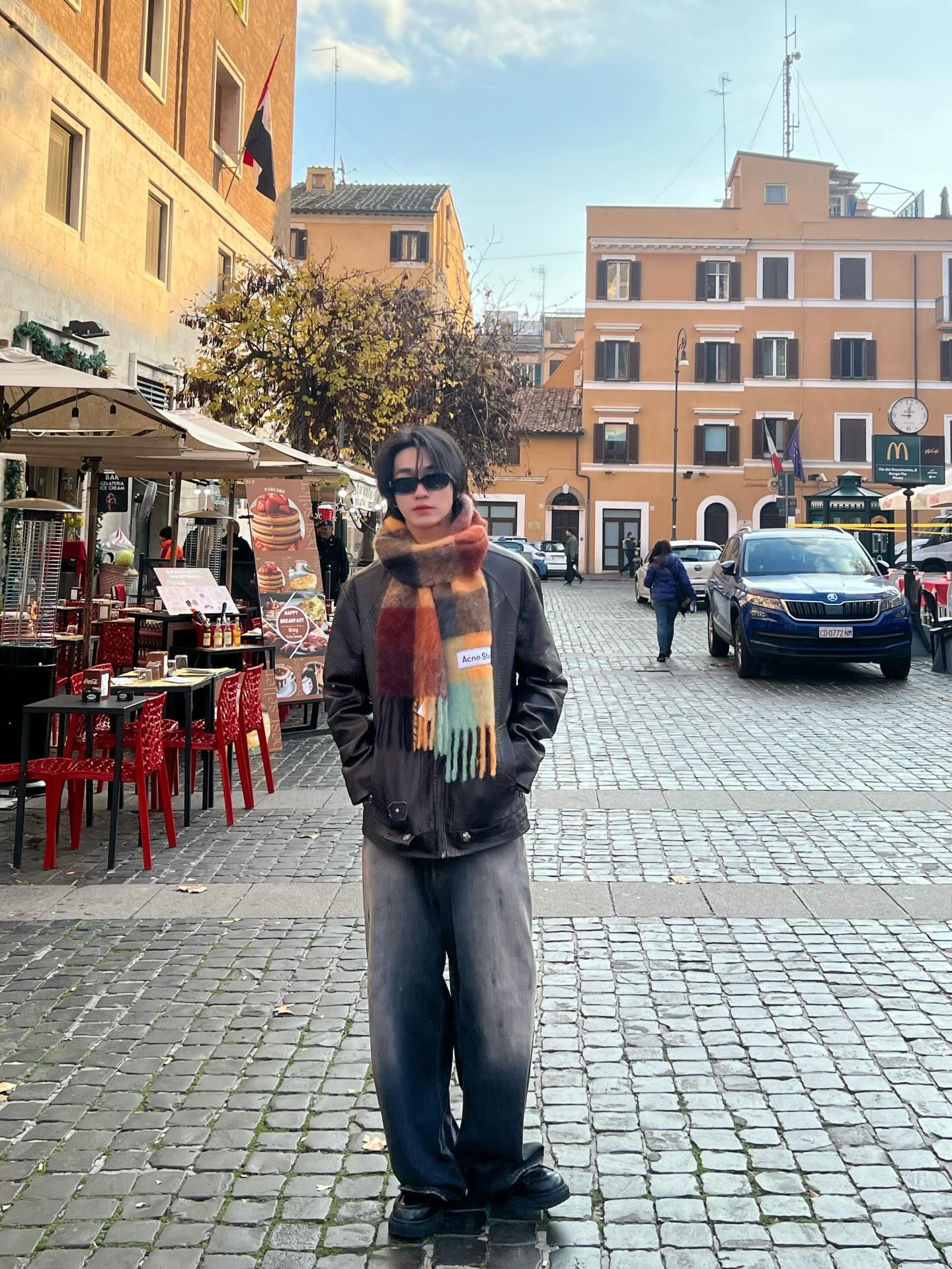 บูม - ธราธร จันทรวรกาญจน์