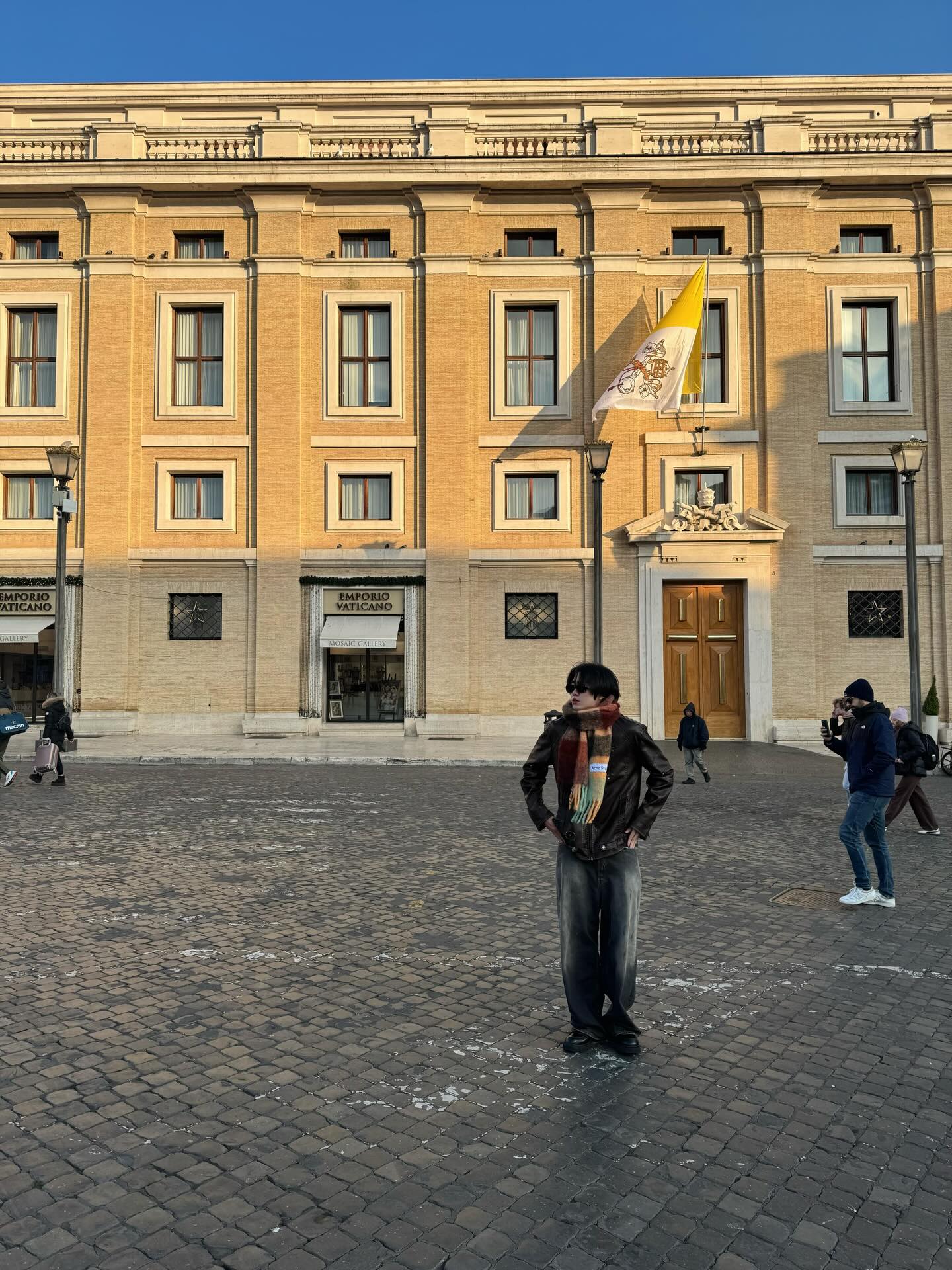 บูม - ธราธร จันทรวรกาญจน์