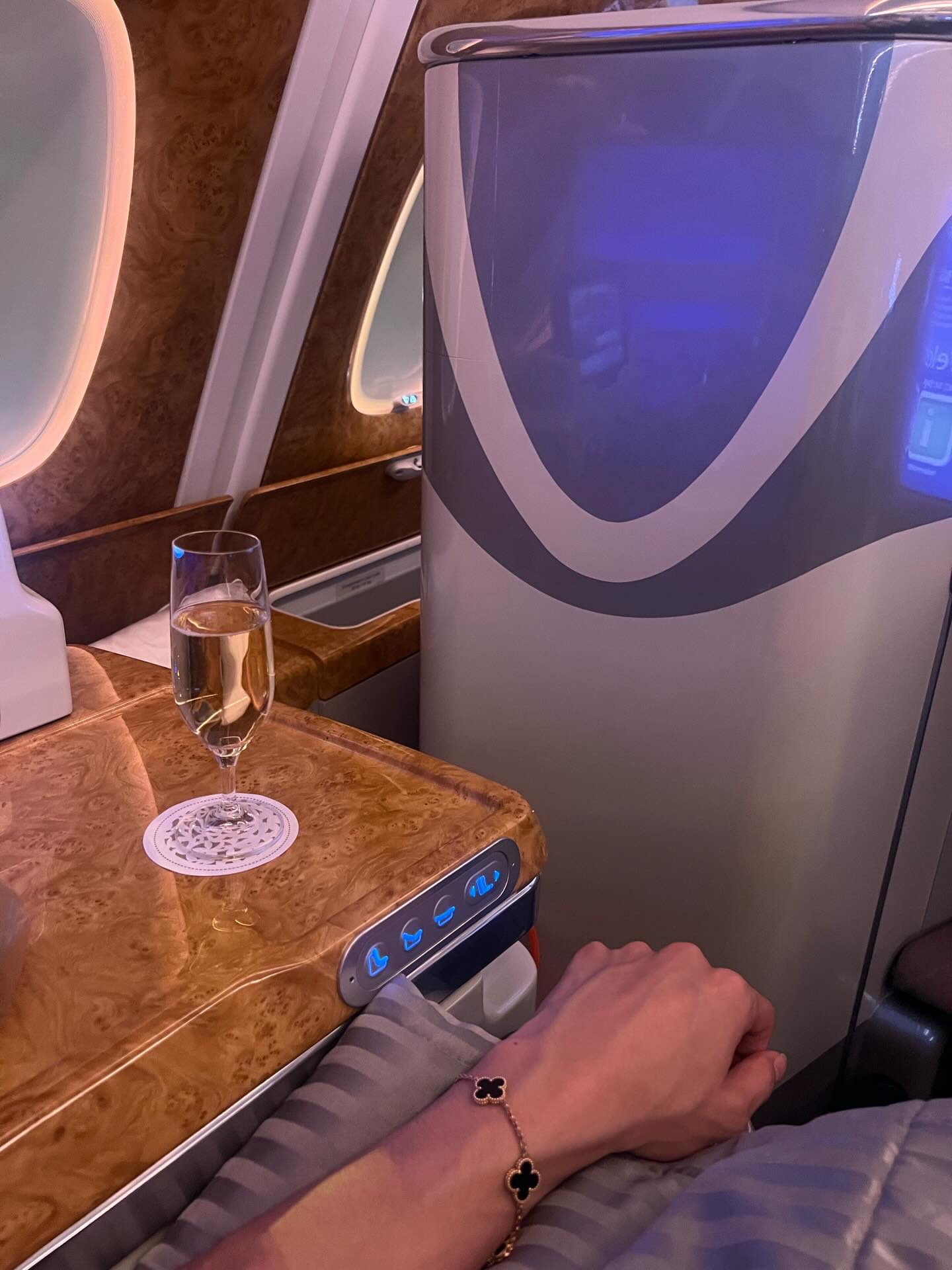 บูม - ธราธร จันทรวรกาญจน์