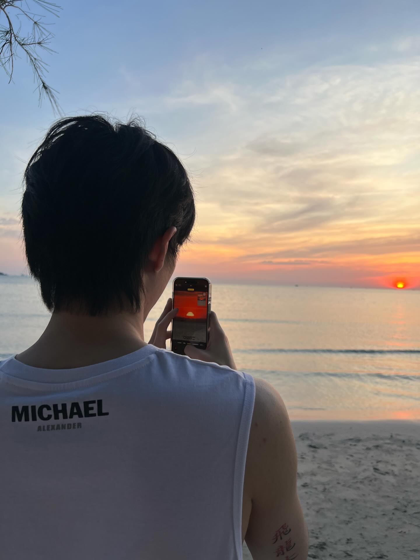 บูม - ธราธร จันทรวรกาญจน์