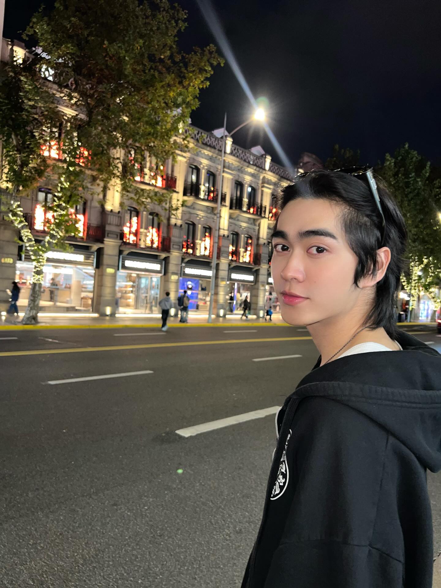 บูม - ธราธร จันทรวรกาญจน์